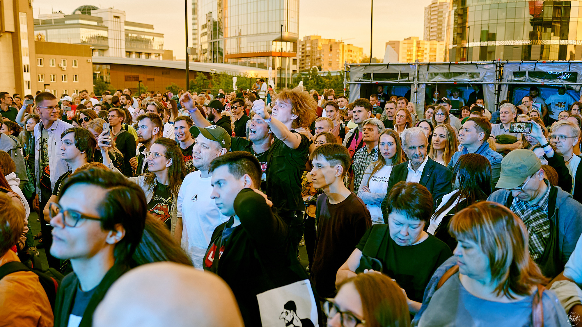 Концерт группы Молчат дома / Molchat doma в Екатеринбурге. Фотографии отовсюду и обо всем