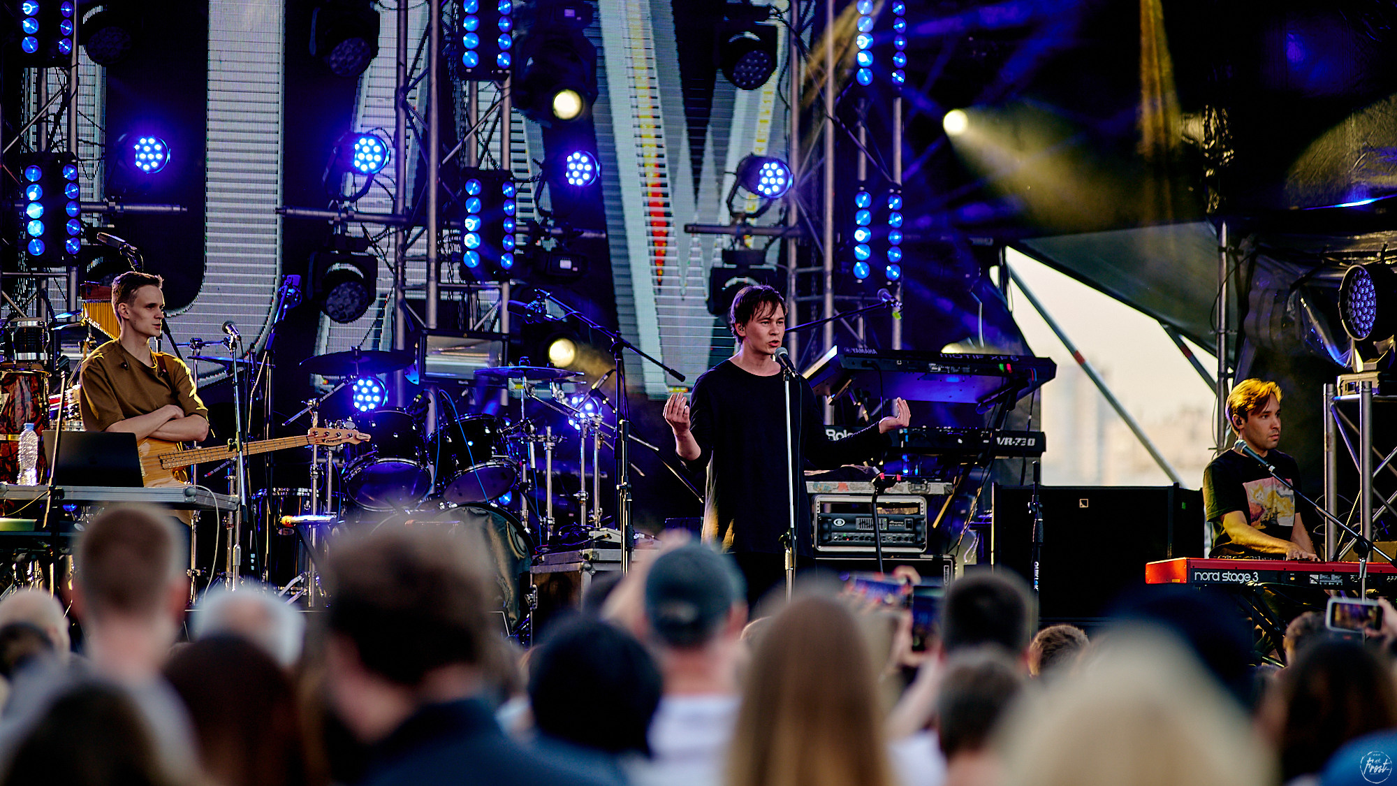 Концерт группы OQJAV в Екатеринбурге. Фотографии отовсюду и обо всем