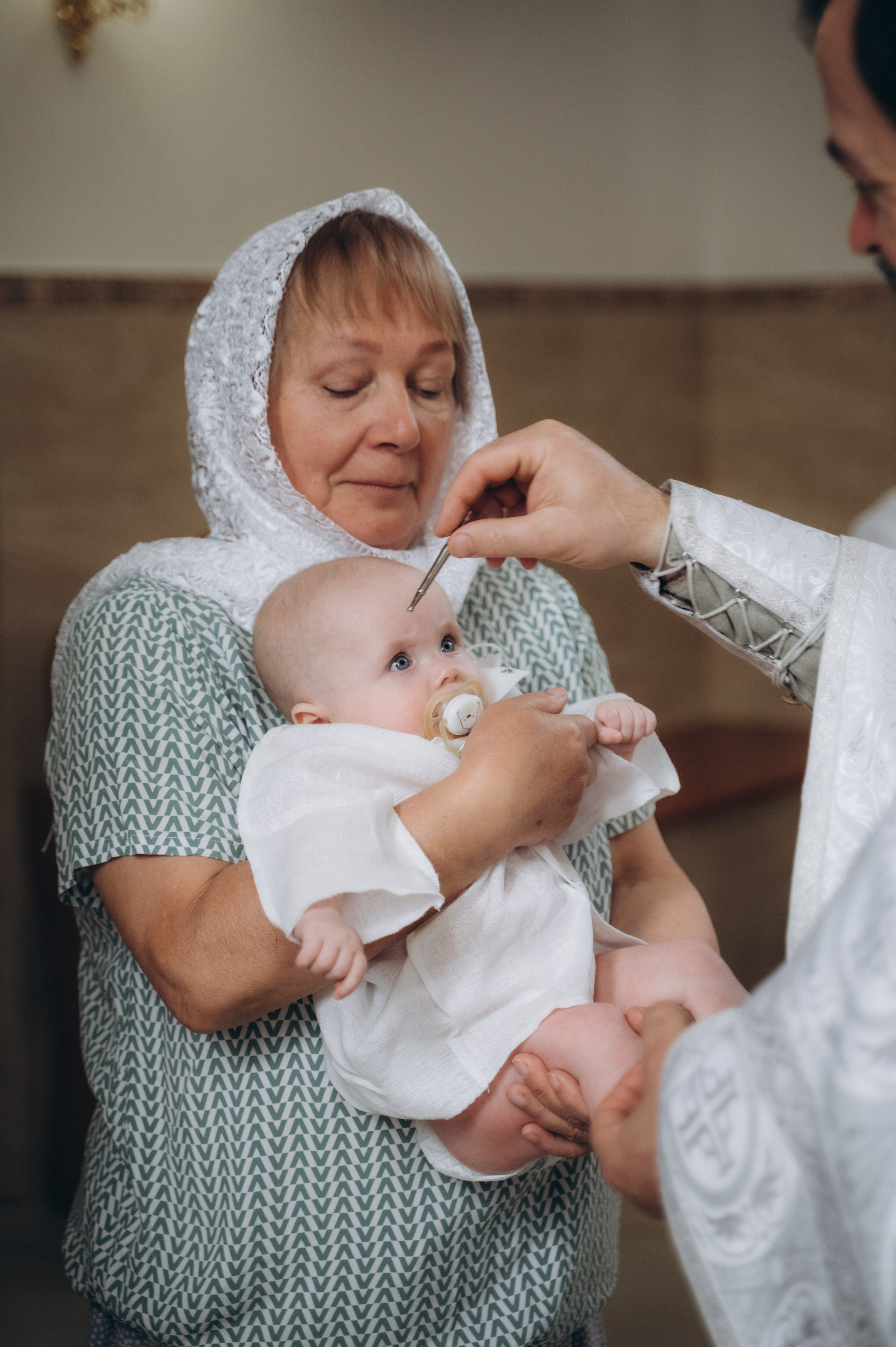 Крещение Корнелии (ХРАМ СВЯТИТЕЛЯ ЛУКИ КРЫМСКОГО). Семейный фотограф в Минске Дарья Дреко
