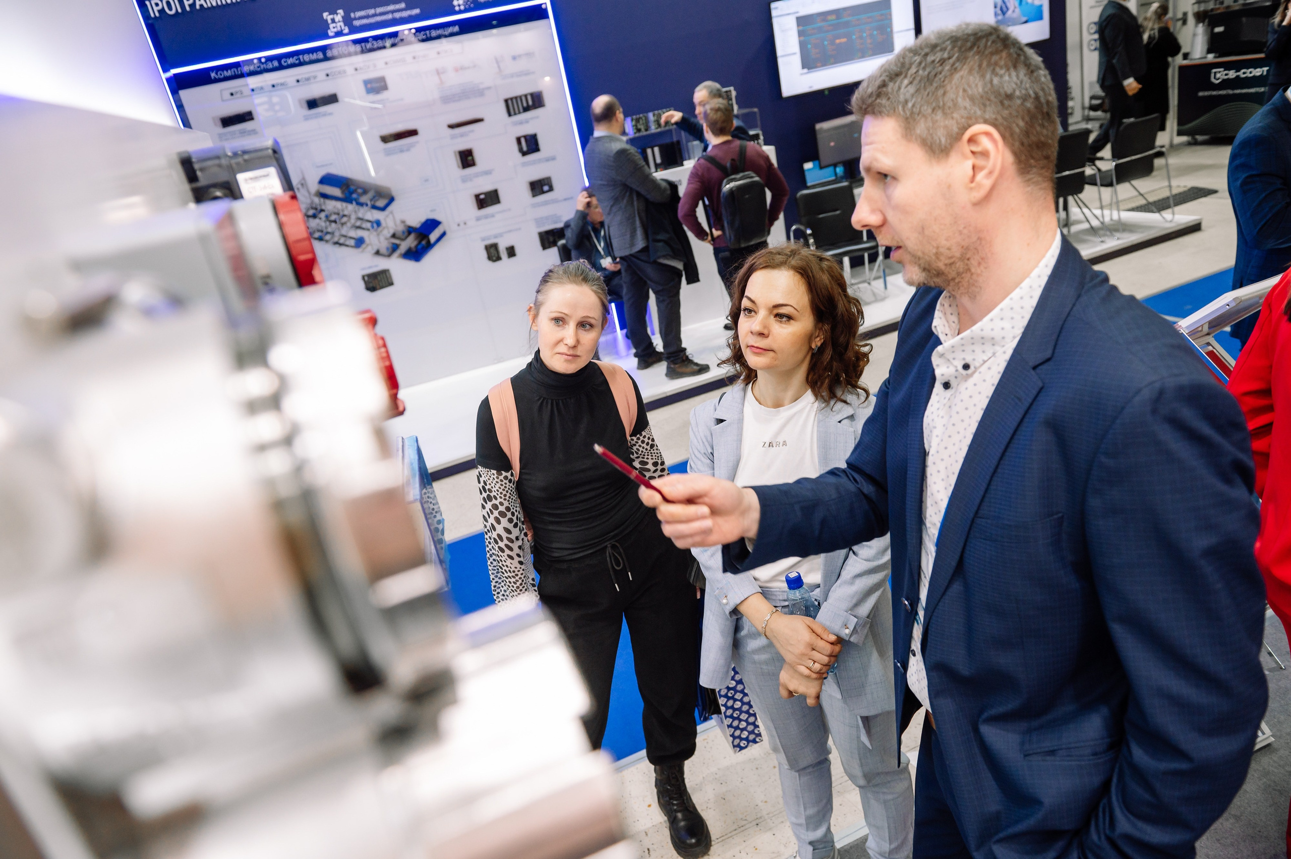 Аналитприбор на выставке Нефтегаз-24. Репортажный фотограф в Москве и по всему миру Степанова Юлия