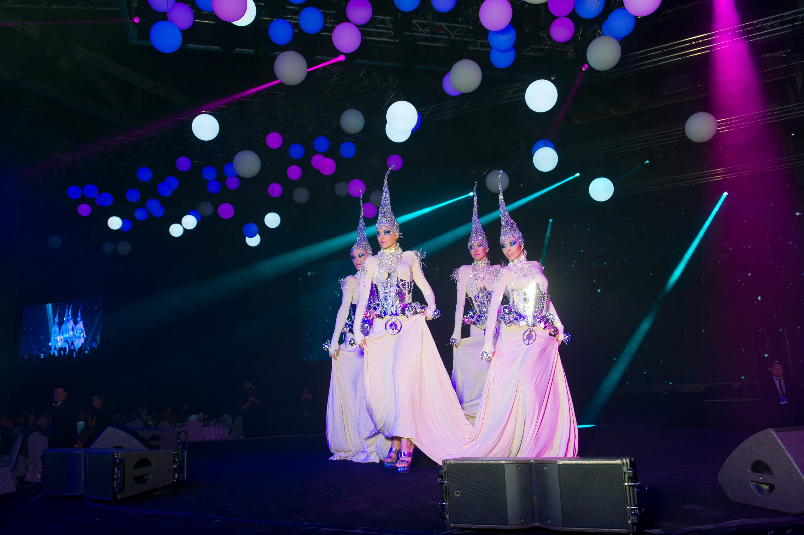 Новогодний корпоратив для клиентов METRO. Репортажный фотограф и видеограф Слава Думчев. Тимбилдинги, отчетники, корпоративы