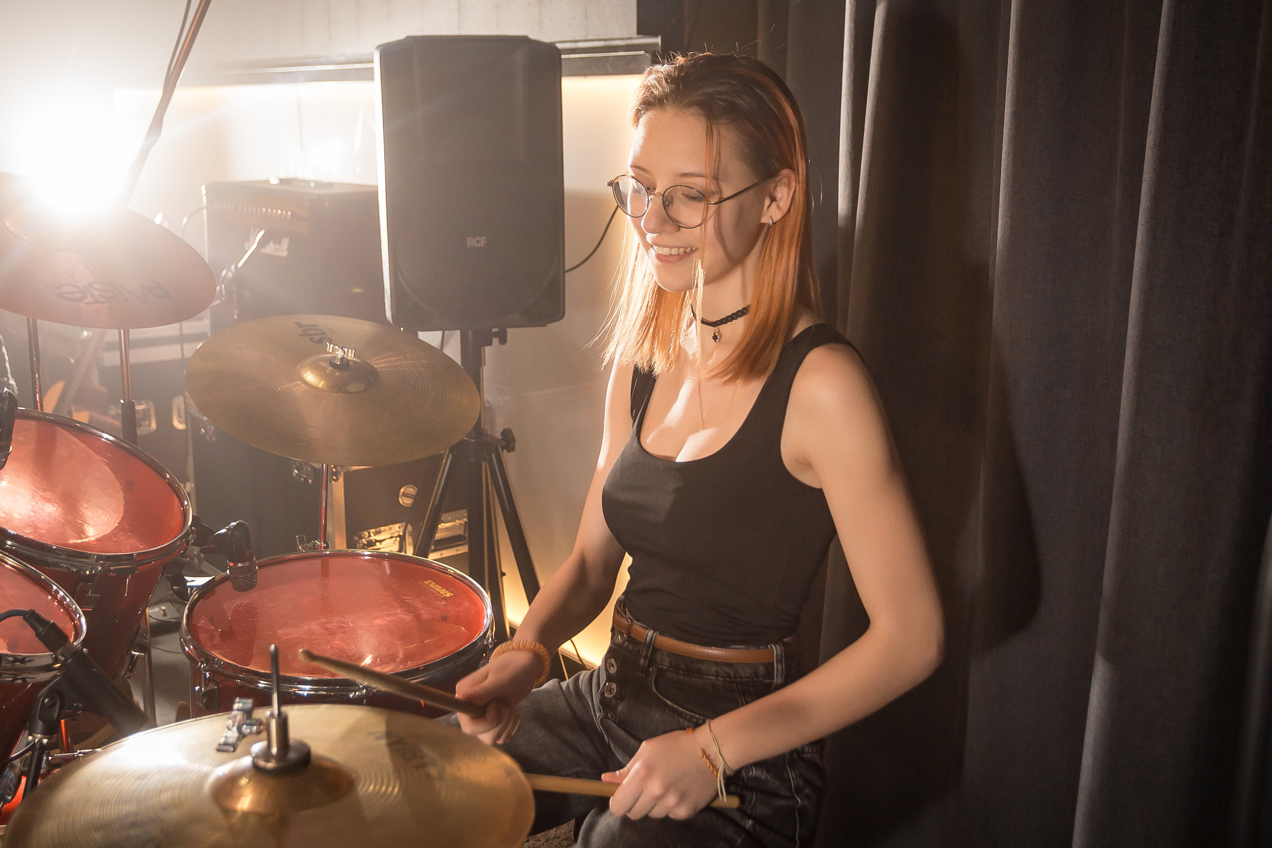 Не Школа Барабанов в Dusty Gold. Фотографиня Мария Дикова