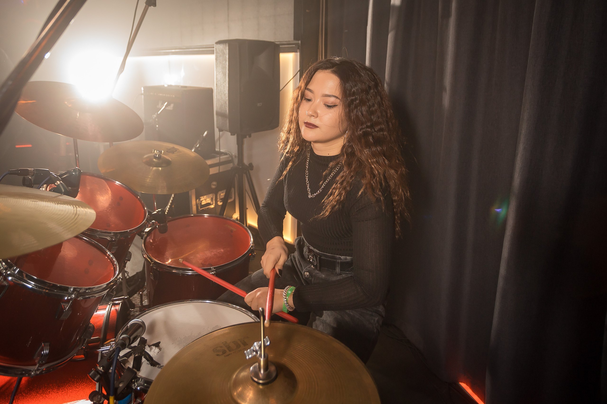 Не Школа Барабанов в Dusty Gold. Фотографиня Мария Дикова