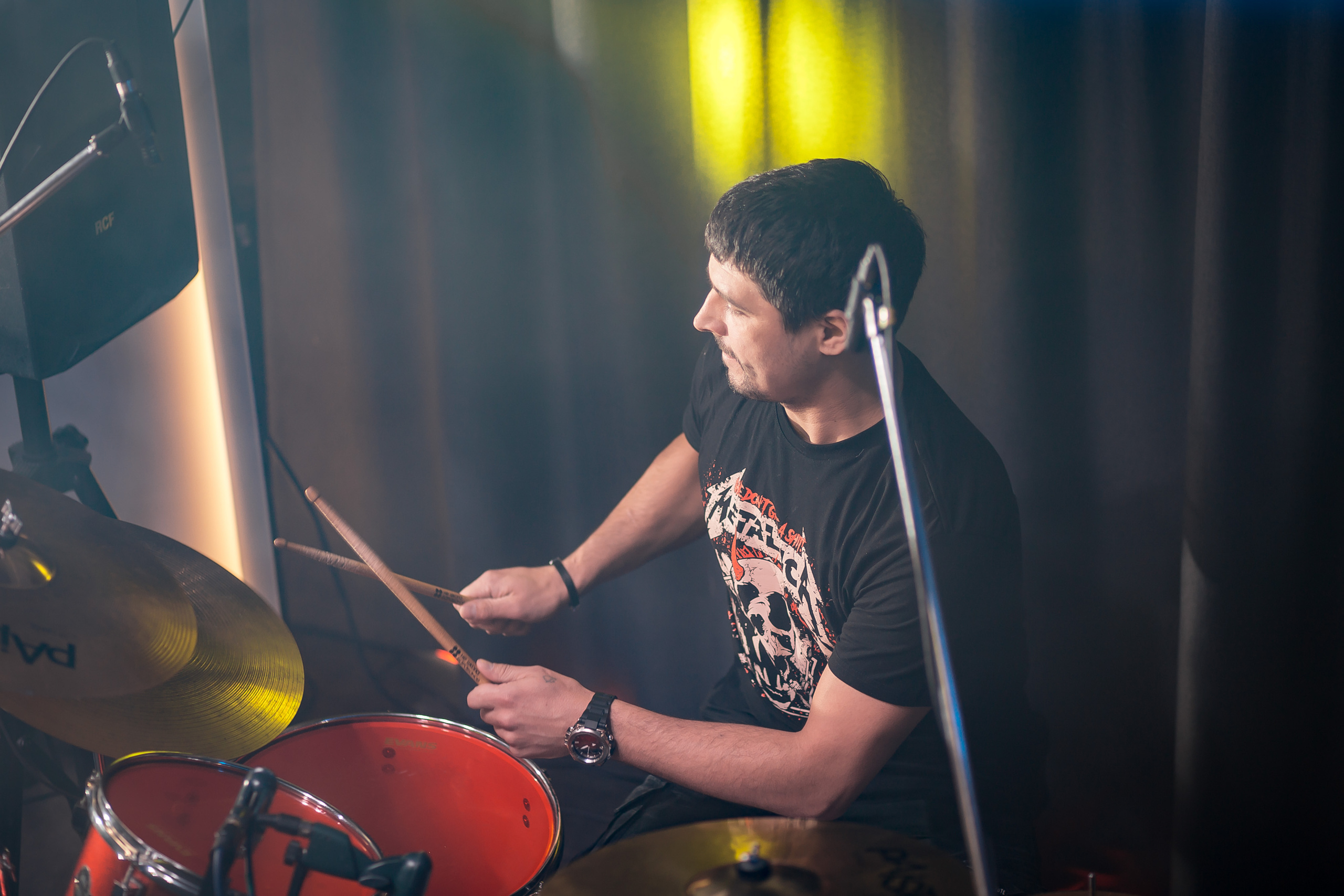 Не Школа Барабанов в Dusty Gold. Фотографиня Мария Дикова