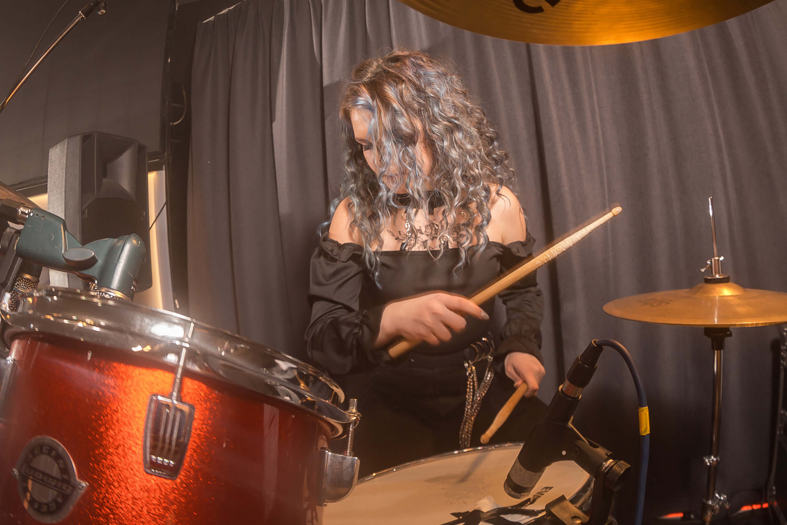 Не Школа Барабанов в Dusty Gold. Фотографиня Мария Дикова