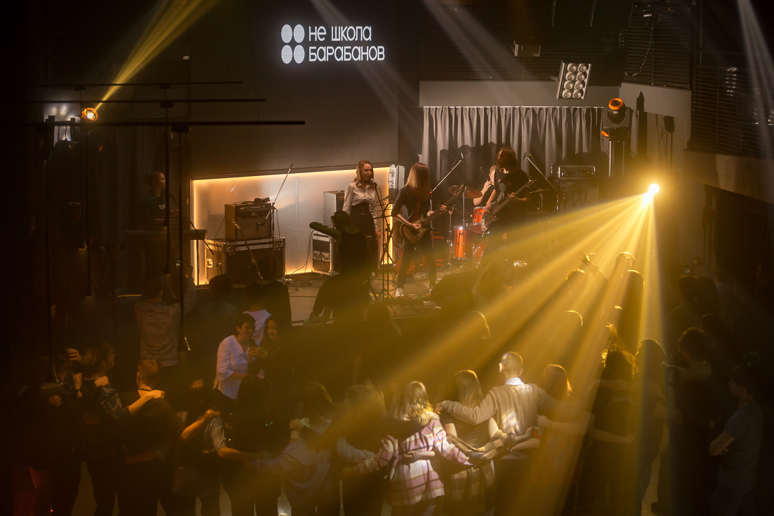 Не Школа Барабанов в Dusty Gold. Фотографиня Мария Дикова