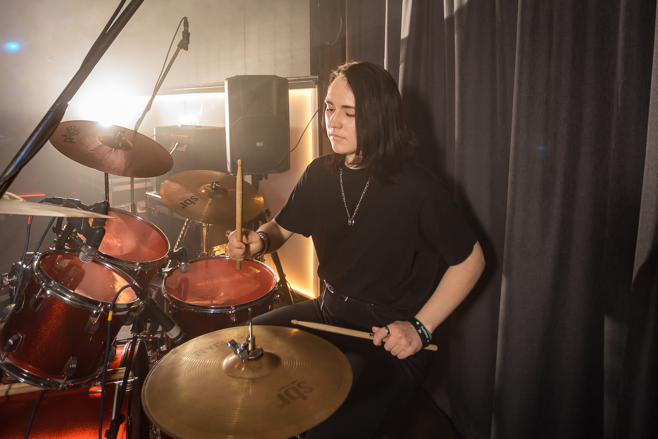 Не Школа Барабанов в Dusty Gold. Фотографиня Мария Дикова