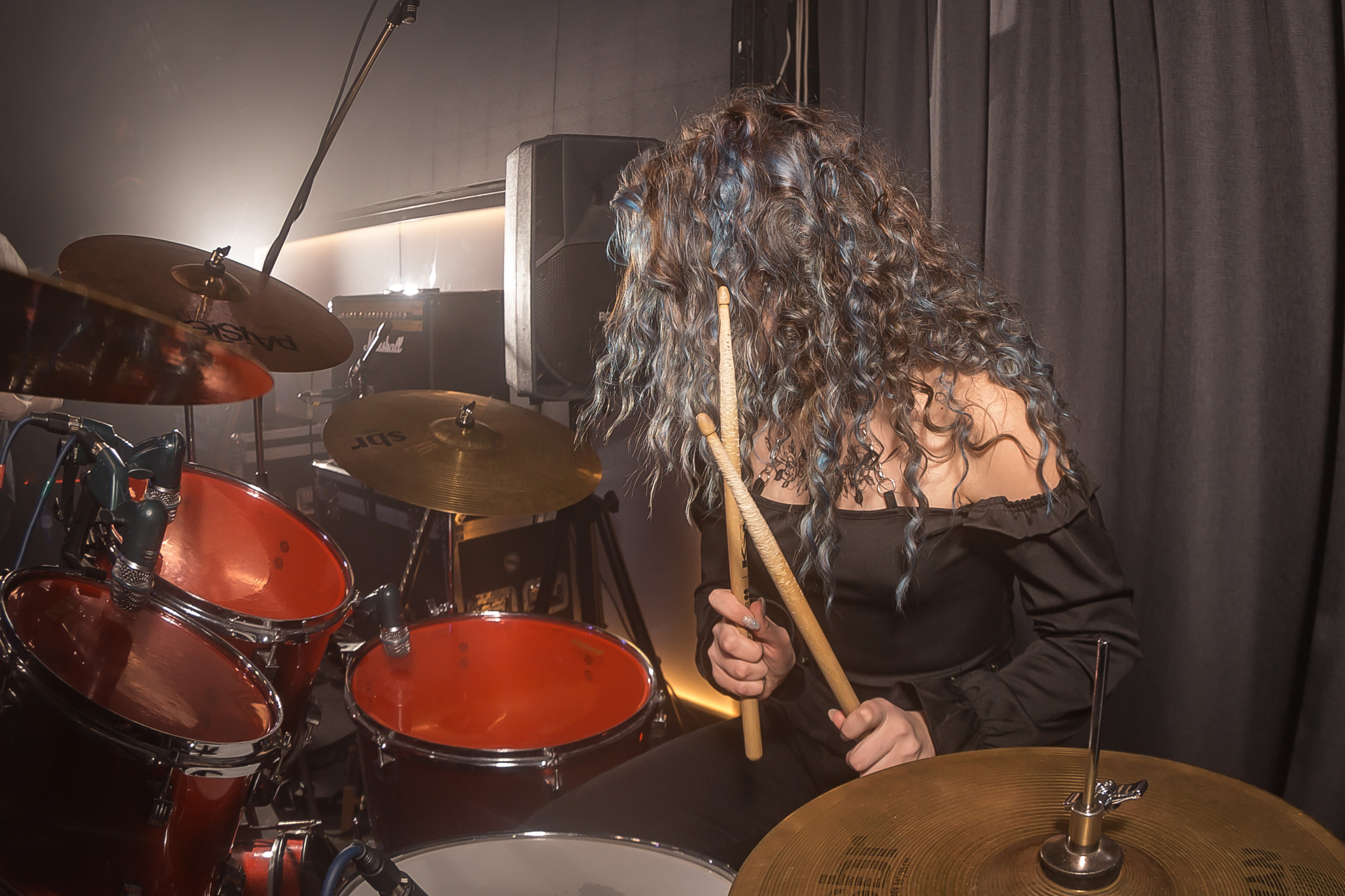 Не Школа Барабанов в Dusty Gold. Фотографиня Мария Дикова