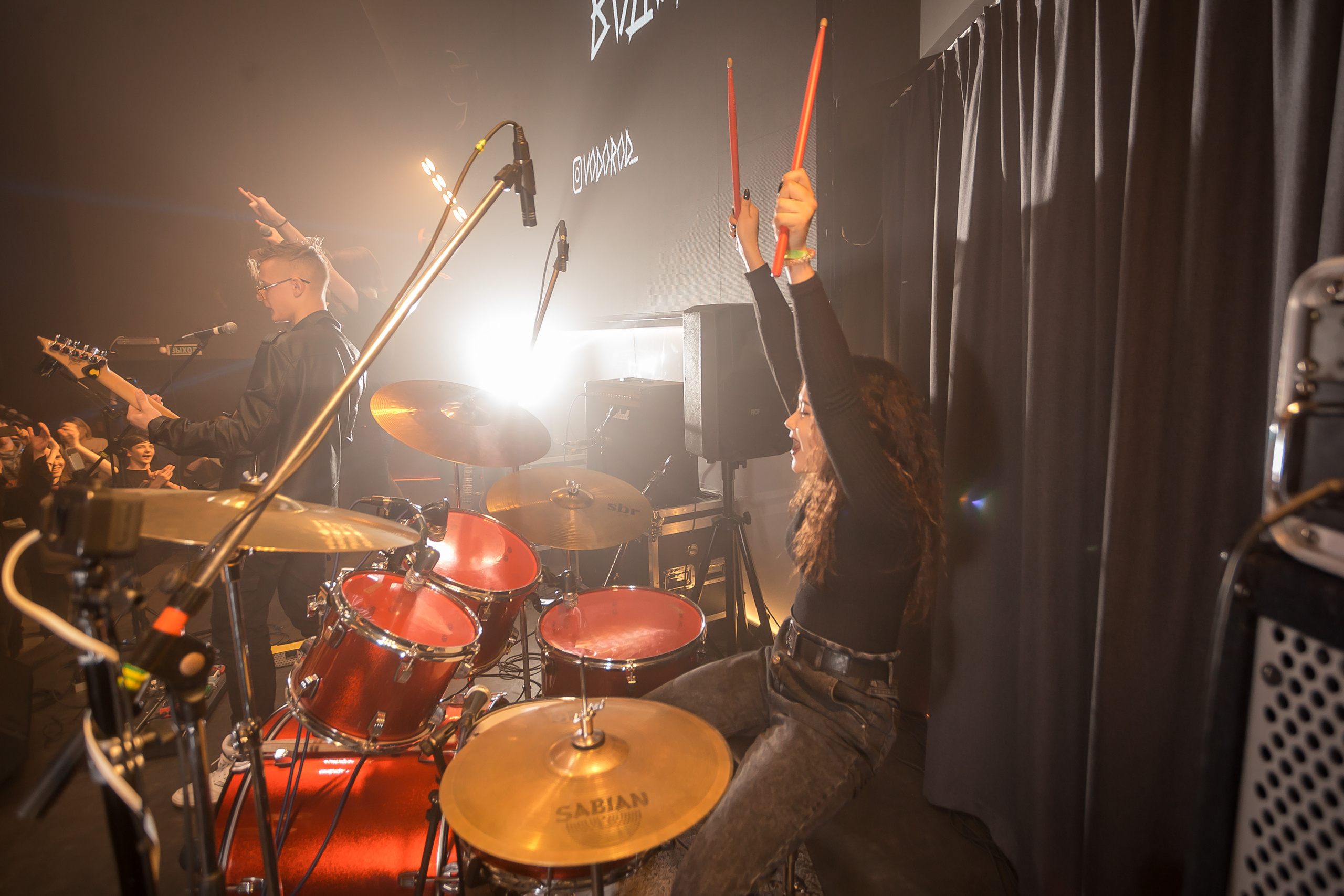 Не Школа Барабанов в Dusty Gold. Фотографиня Мария Дикова