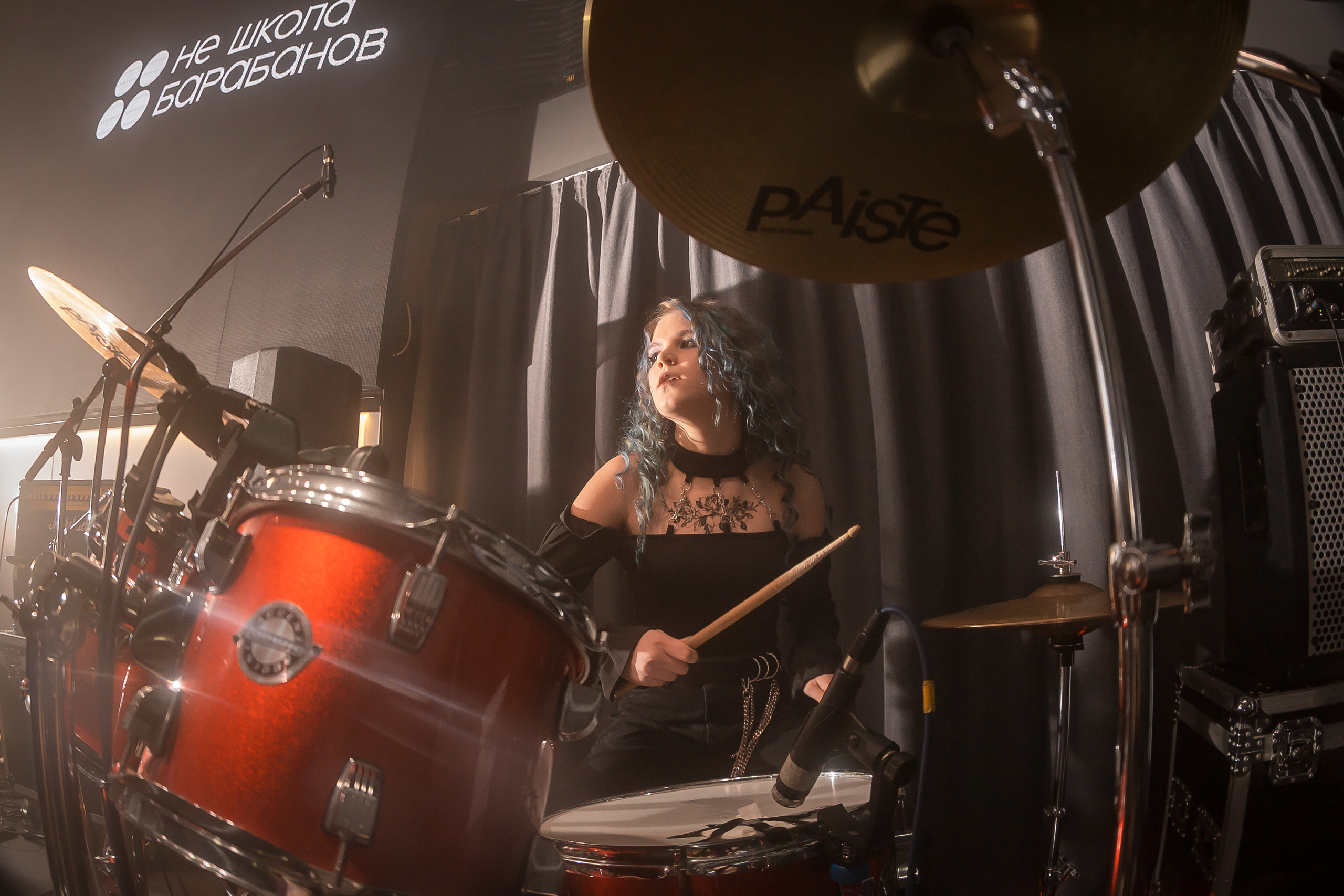 Не Школа Барабанов в Dusty Gold. Фотографиня Мария Дикова