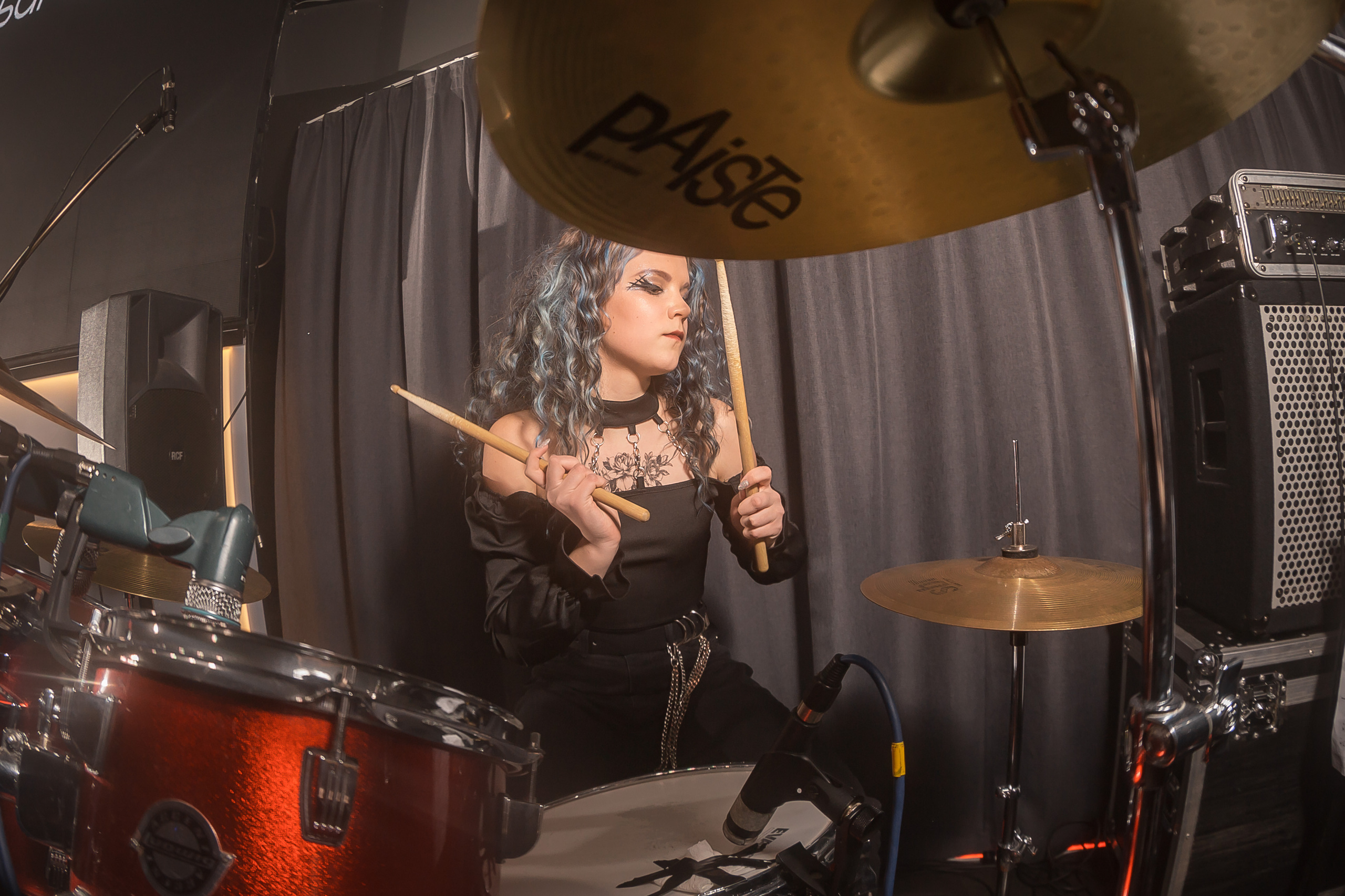 Не Школа Барабанов в Dusty Gold. Фотографиня Мария Дикова