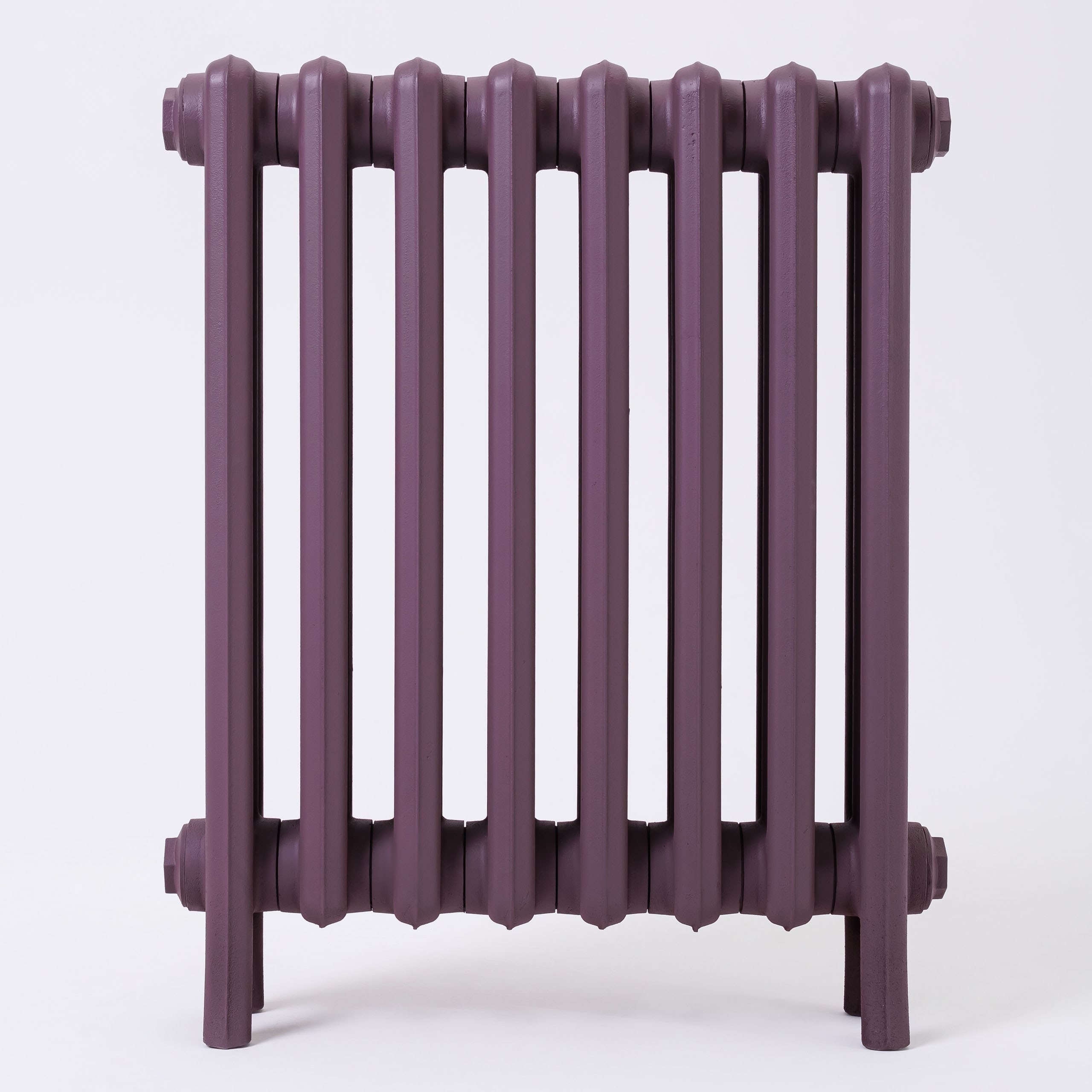 Предметные фотографии дизайнерских радиаторов отопления в стиле ретро