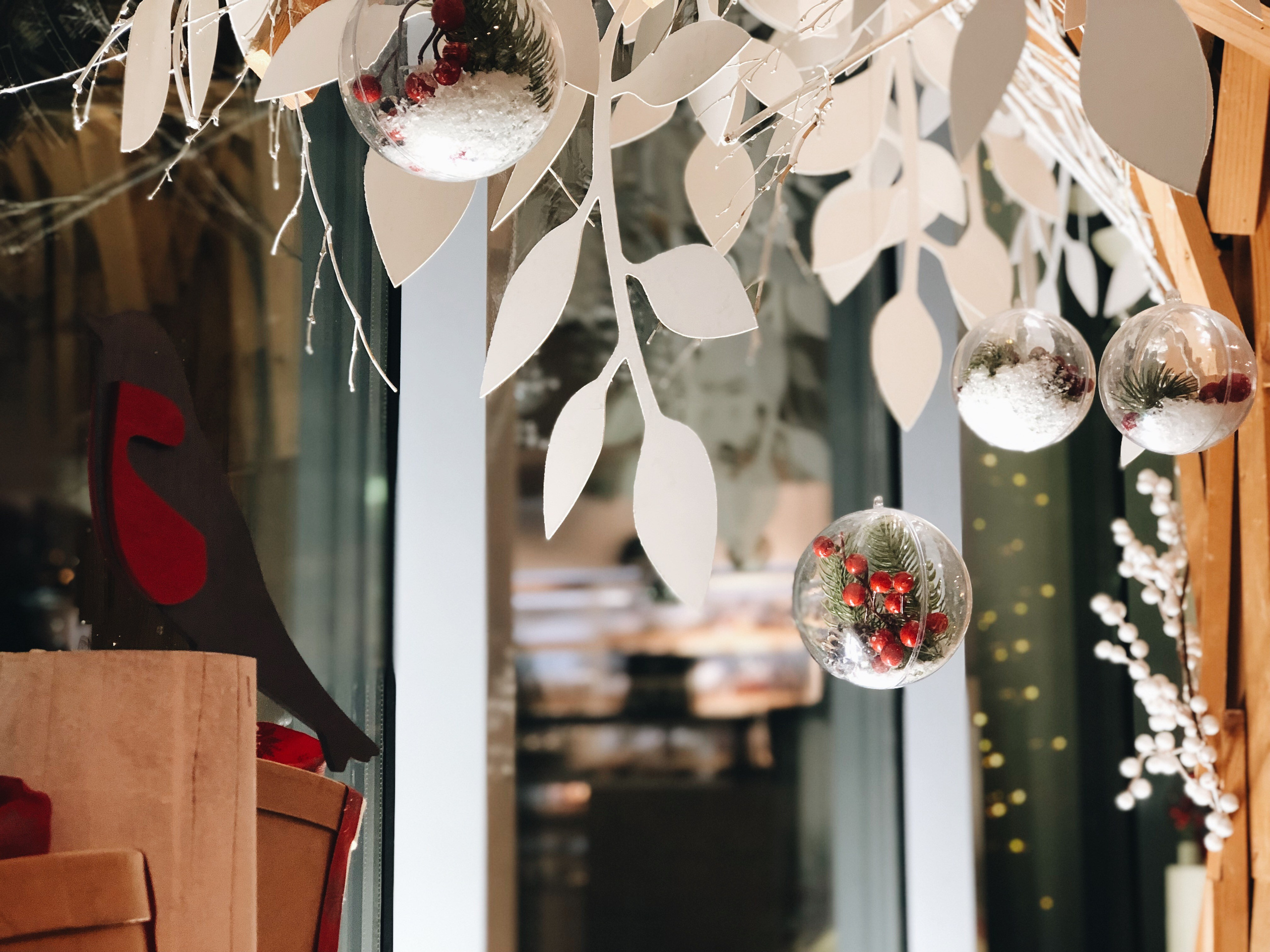 Оформление витрин Лакомка. Ксения Почтарь. Декоратор и флорист, город Владивосток