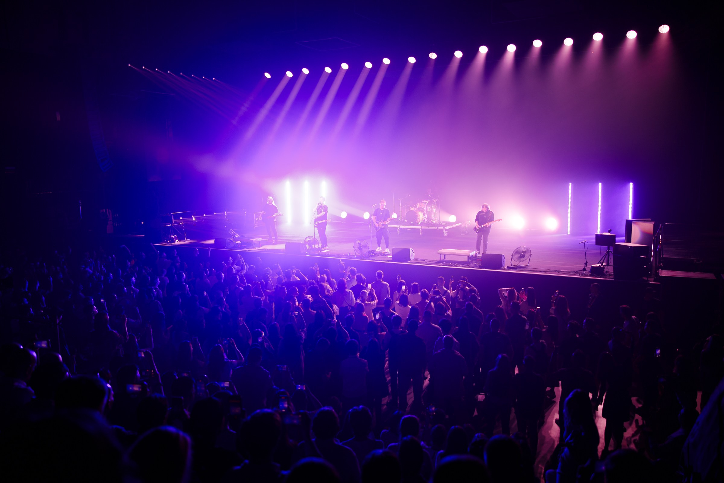 Масштаб концерта группы «Комната культуры». Работа со сценическим светом и многотысячной аудиторией.