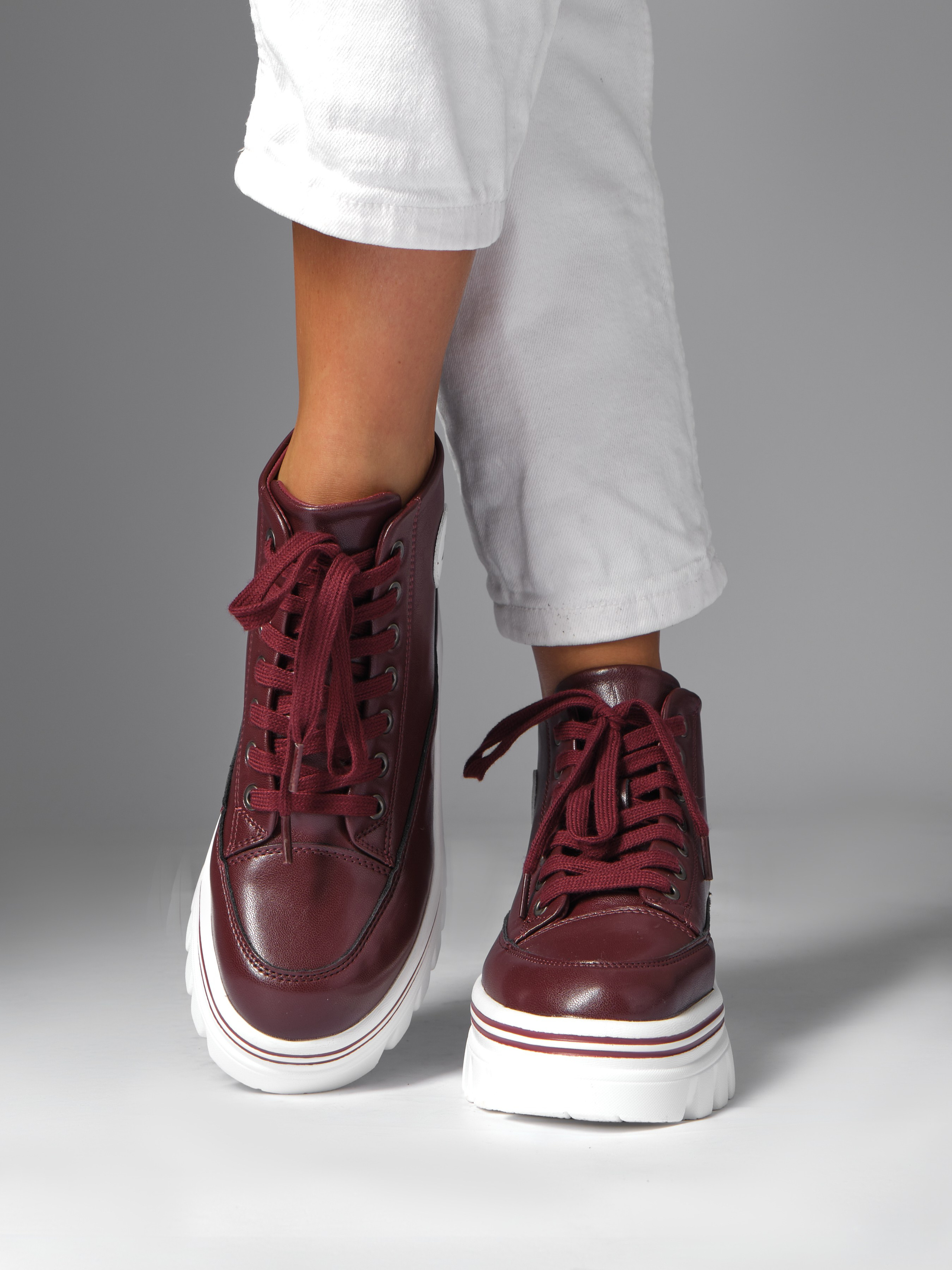 Кроссовки. Фотостудия для Wildberries Ozon