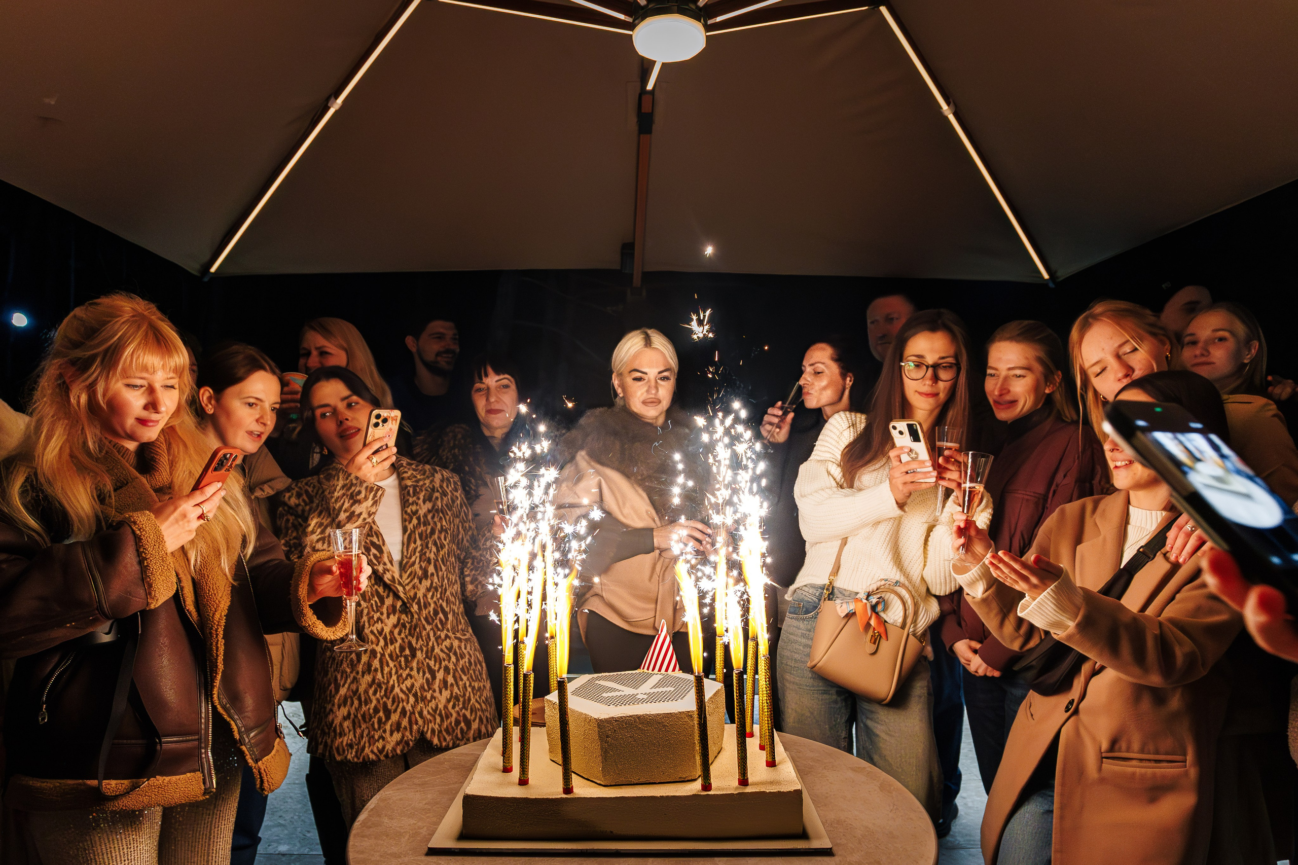 10 лет проекту «КОФЕДВИЖ» и открытие новой кофейни_Ялта_19.12.2025. Аминов Руслан | Фотограф