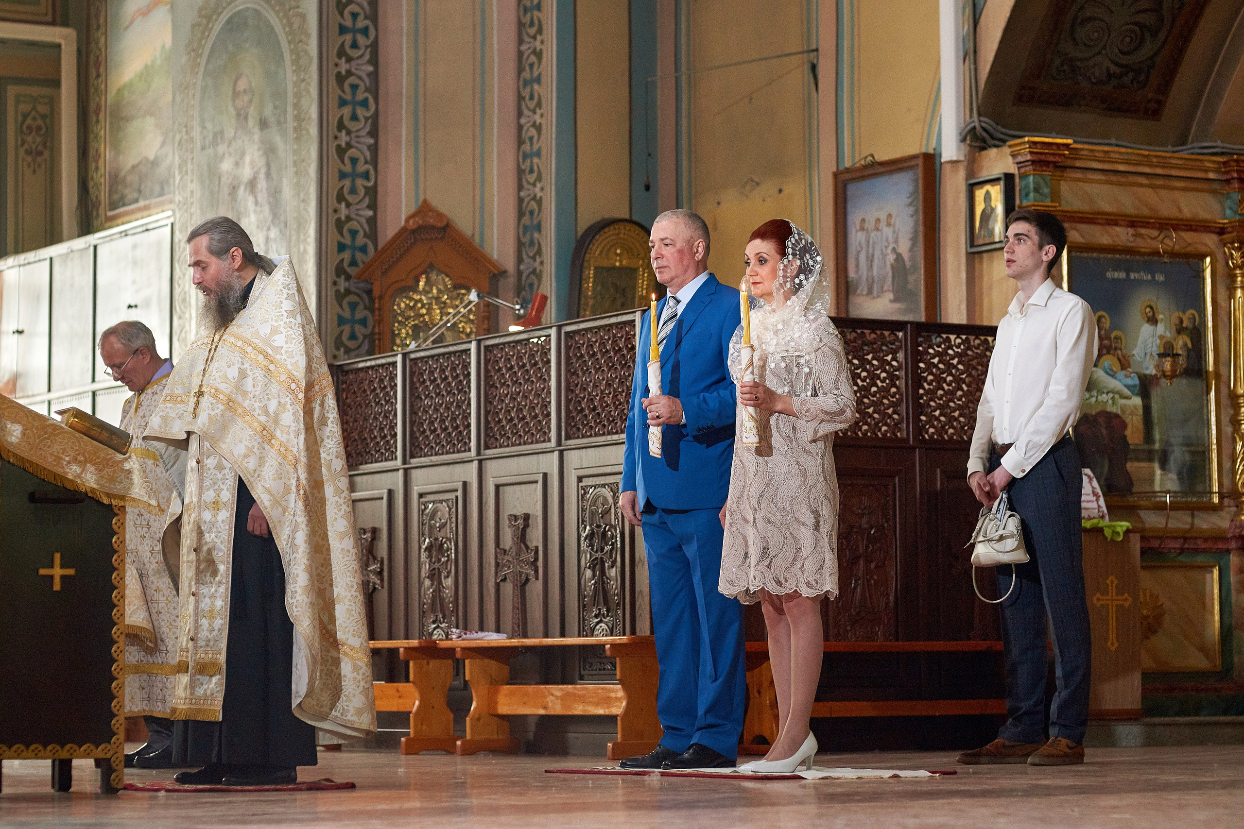 Венчание в церкви. Фотограф Владимир Артамонов