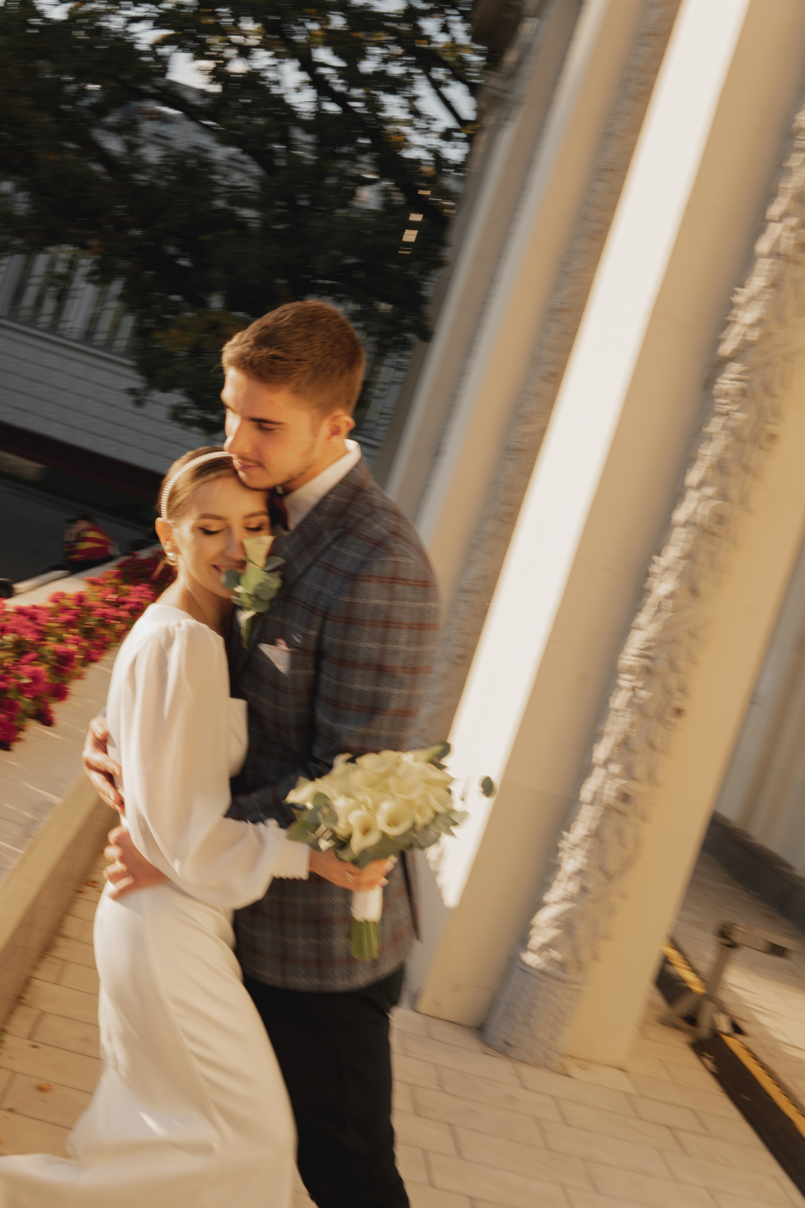 Свадебная прогулка. Мы тонем в лучах нежных объятий. Свадебный и портретный фотограф в Москве, Светлана Янковая