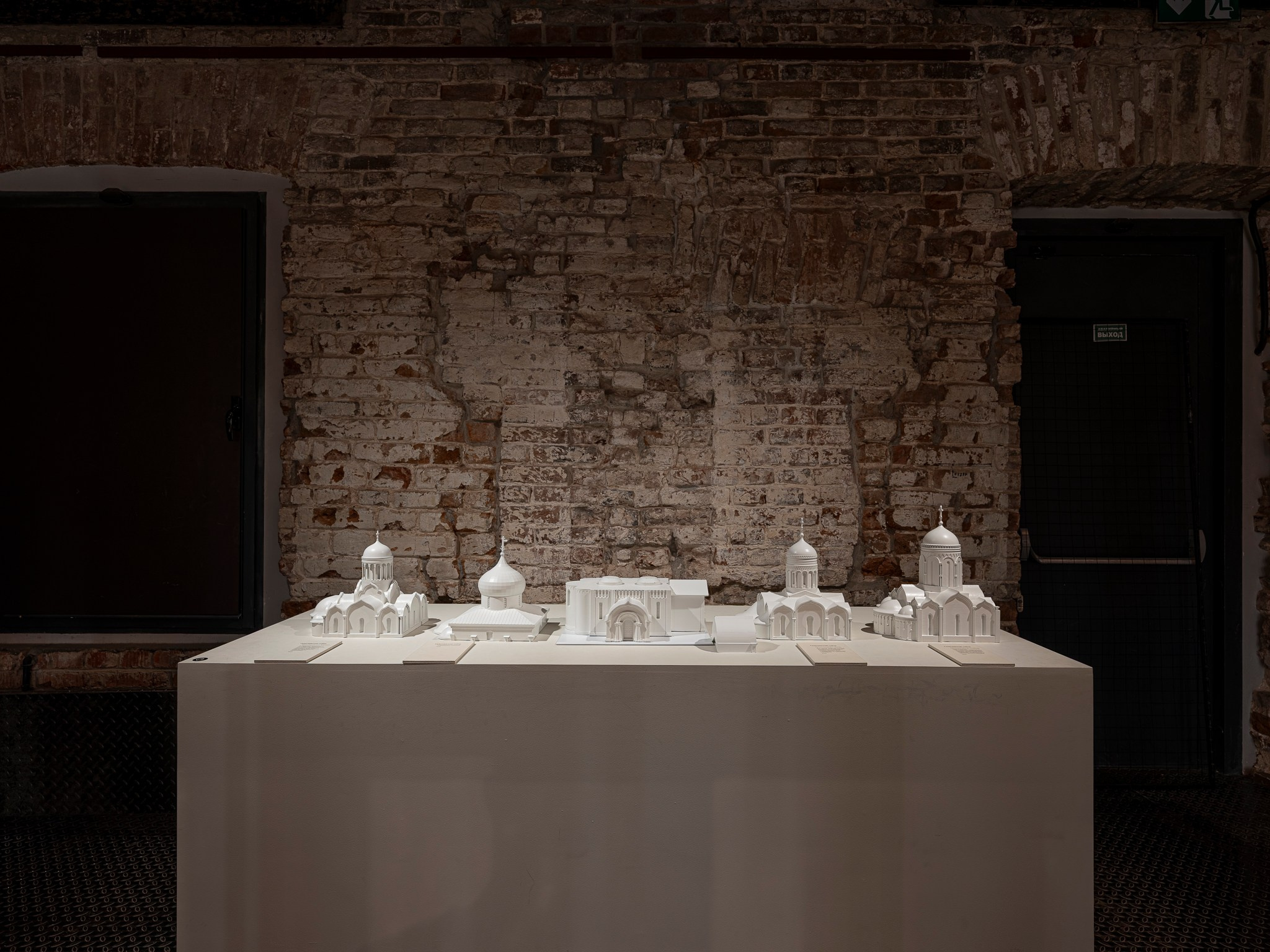 Выставочный проект «Белый Храм. История Георгиевского собора „и созда ю чюдну, резным каменем“». Фотограф Василий Буланов