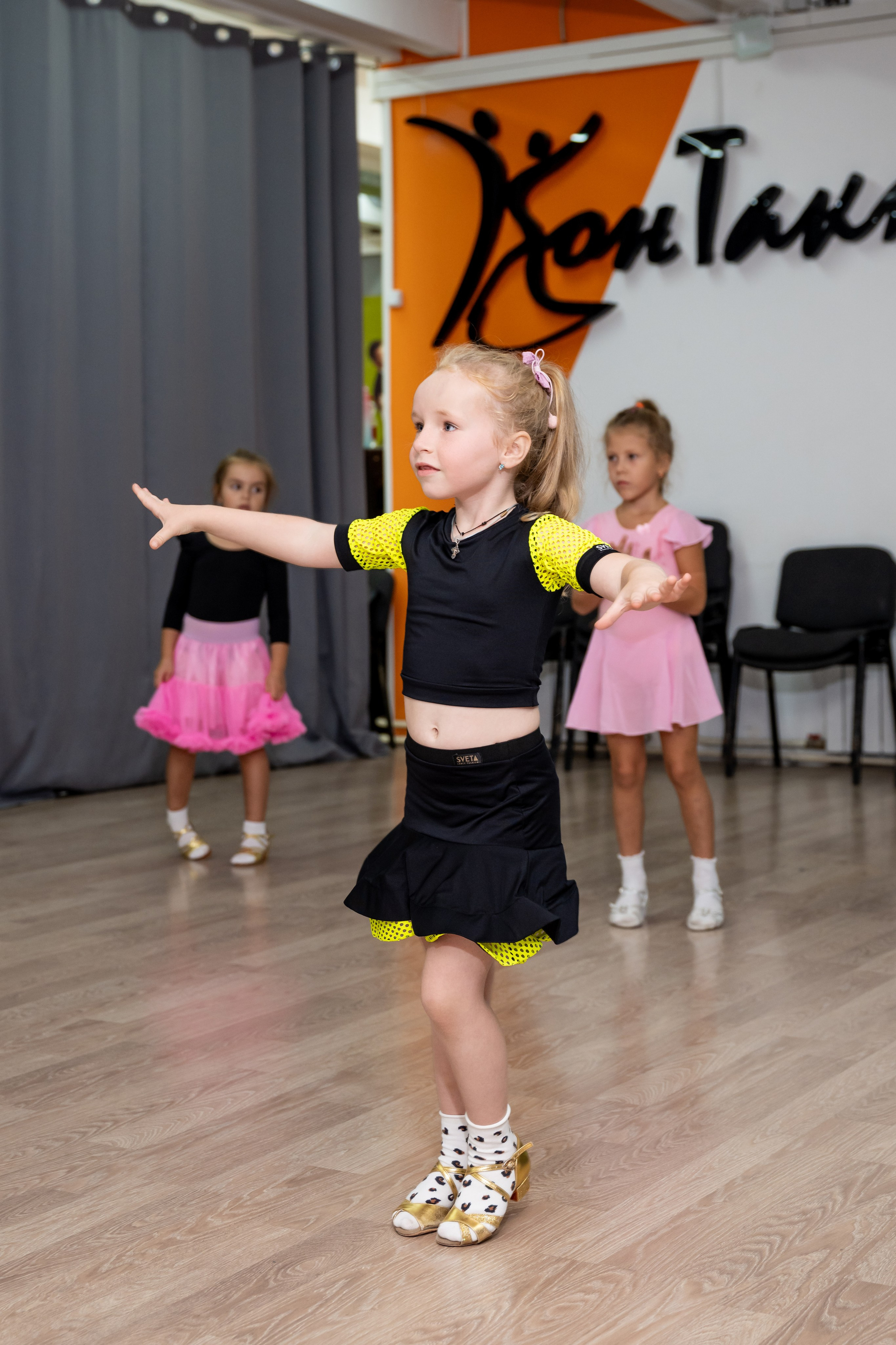 Группа 3-6 лет первый и второй год обучения. КонТакт — спортивные бальные танцы в Москве