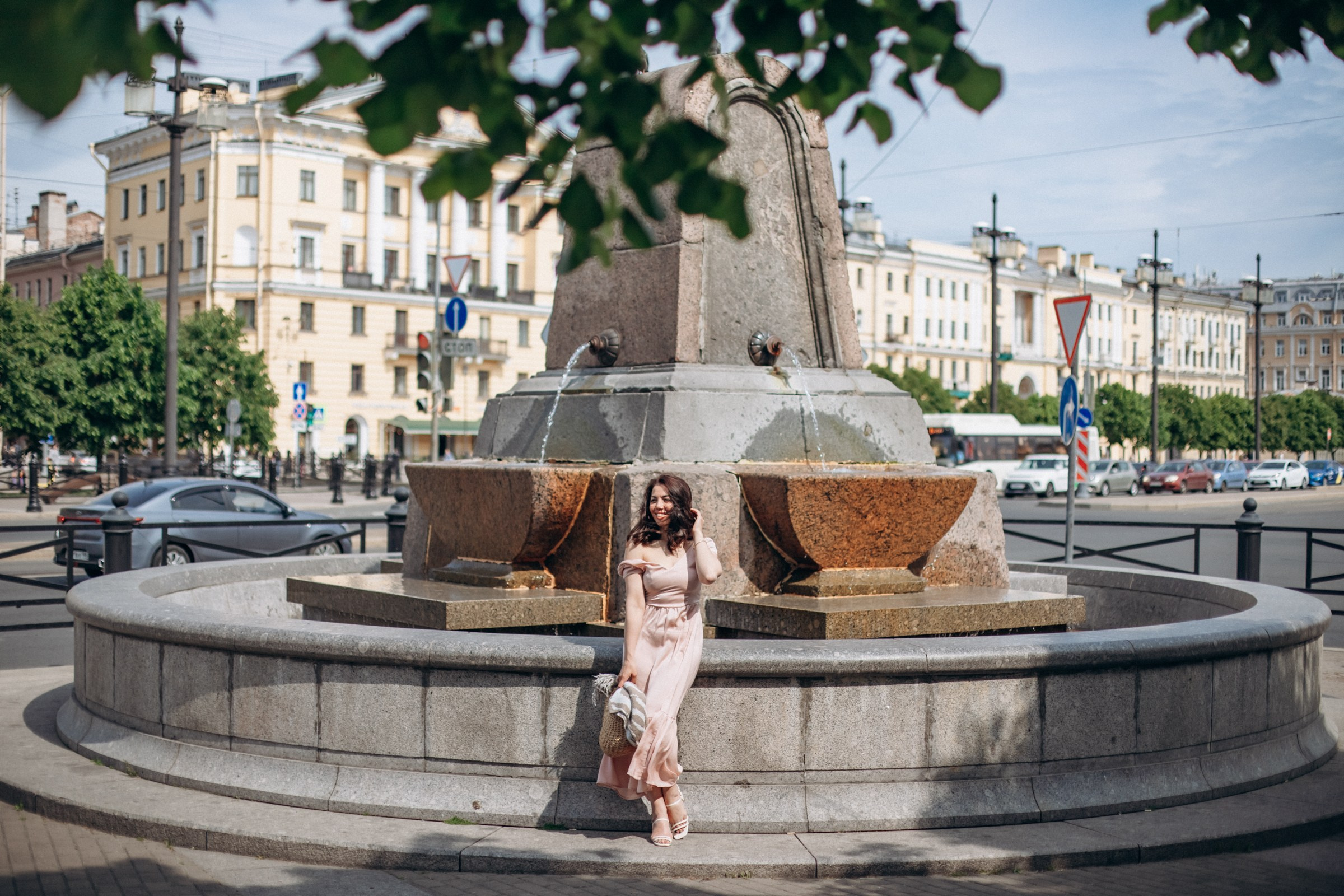 Анастасия в июне. Фотопрогулка в Петербурге. Индивидуальный и семейный фотограф в Санкт-Петербурге