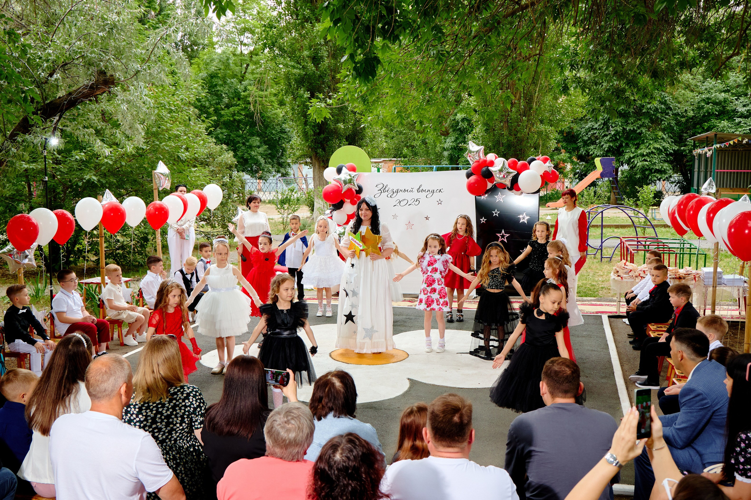 Выпускной 45 сад. Фотограф Выпускные альбомы Таганрог Сергей Коробченко