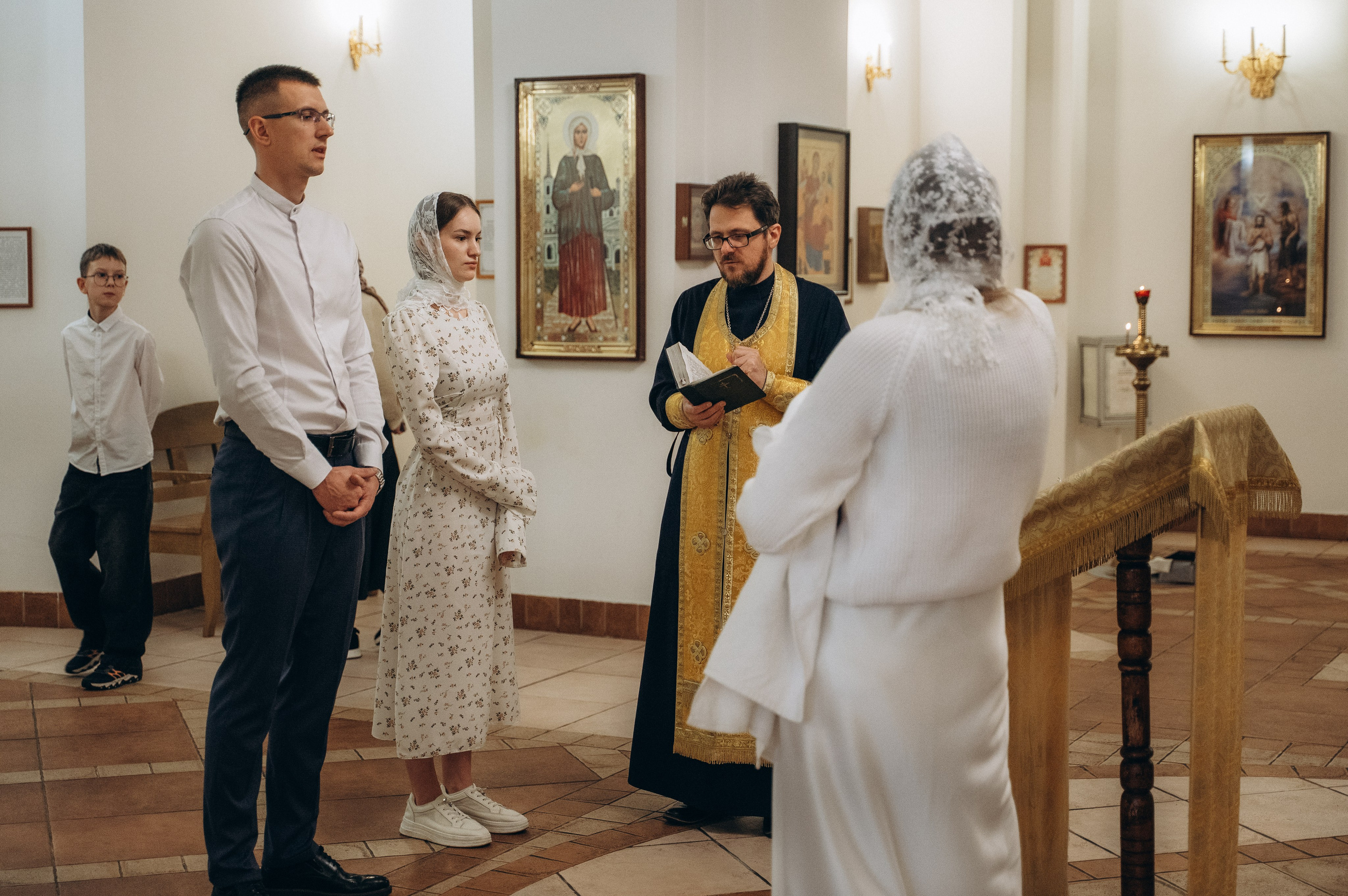 Крещение Ивана конф (Храм в честь святых мучениц Веры, Надежды, Любови и матери их Софии, нижний храм). Семейный фотограф в Минске Дарья Дреко