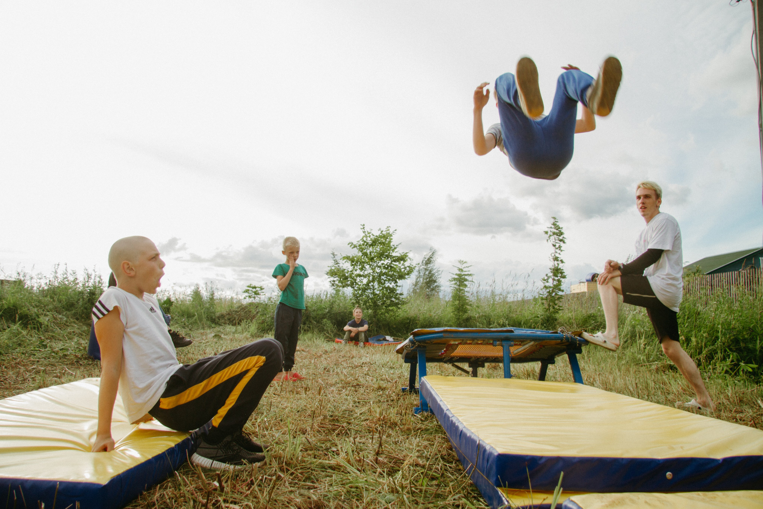 Тренировка по акробатике