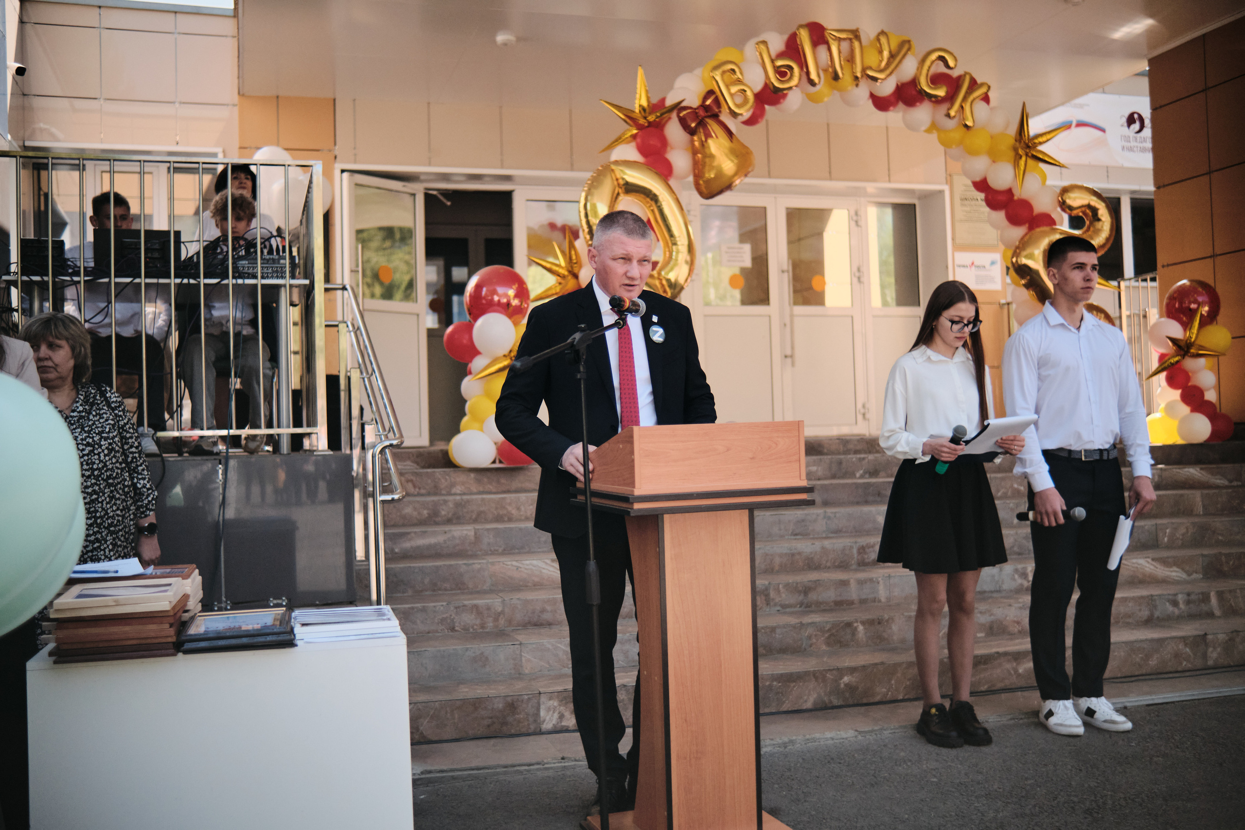 Последний звонок Таштагол 2023. Свадебный и семейный фотограф в Новокузнецке Иван Иванов