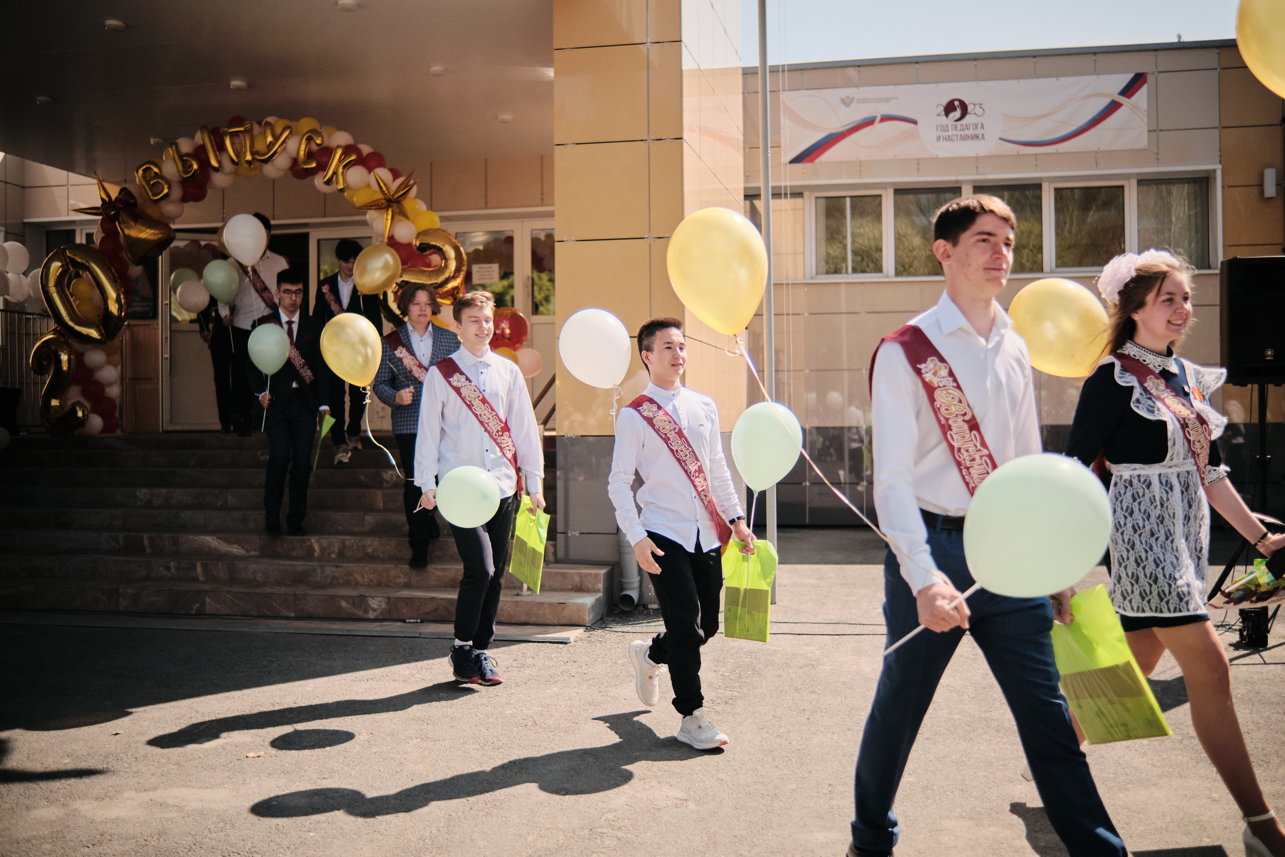 Последний звонок Таштагол 2023. Свадебный и семейный фотограф в Новокузнецке Иван Иванов