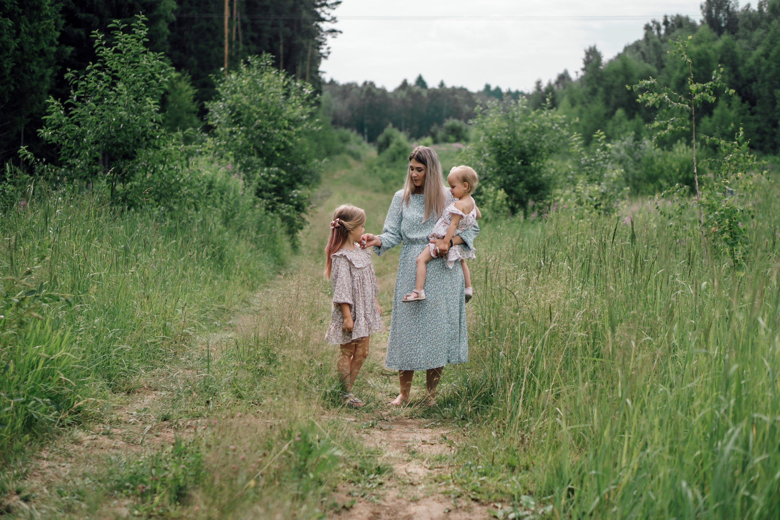 Семейная фотоссесия на природе. Свадебный фотограф в Дмитрове