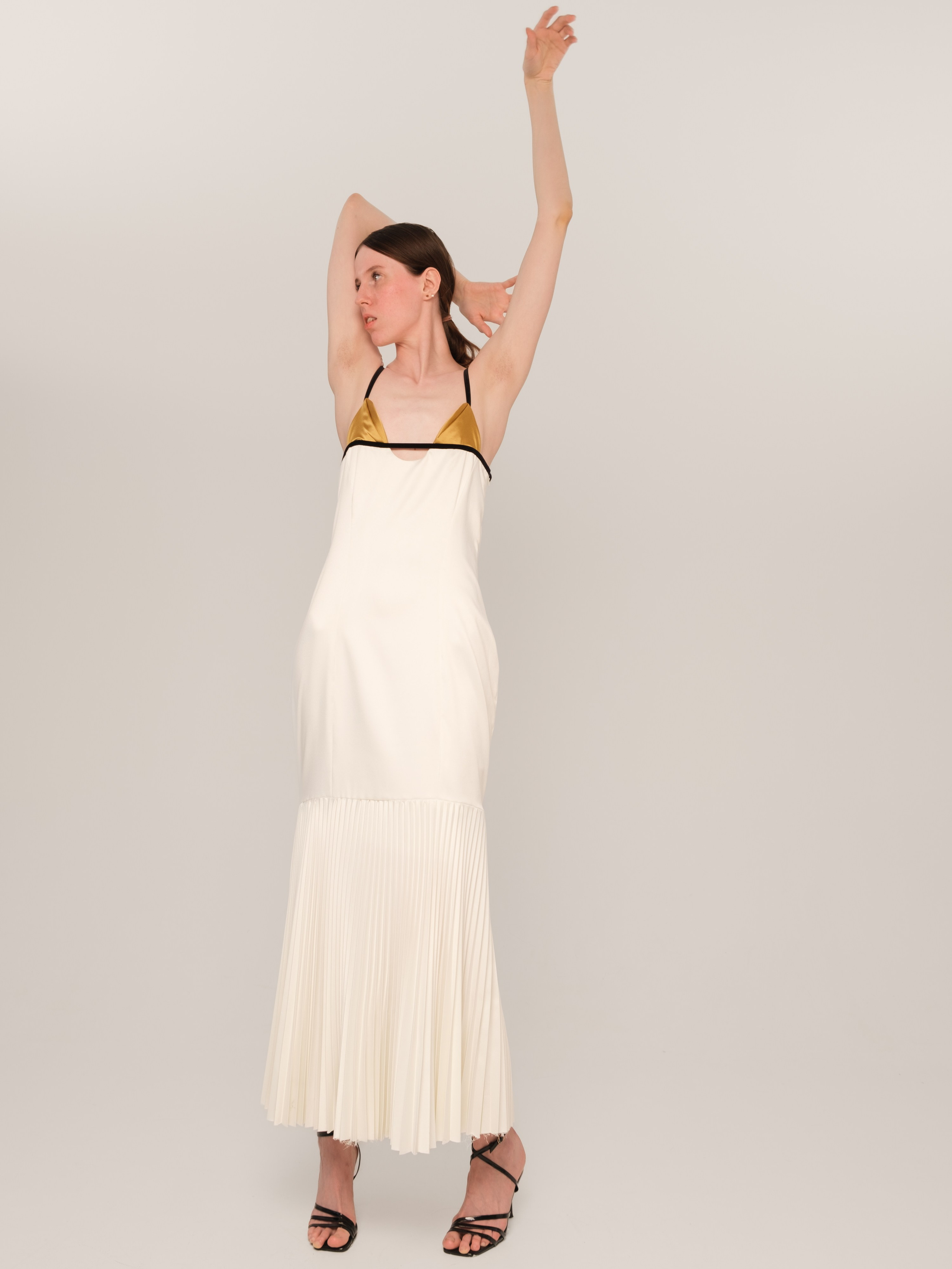 ZHAKOVA BRAND каталог. Мари — фотограф и видеограф из Москвы