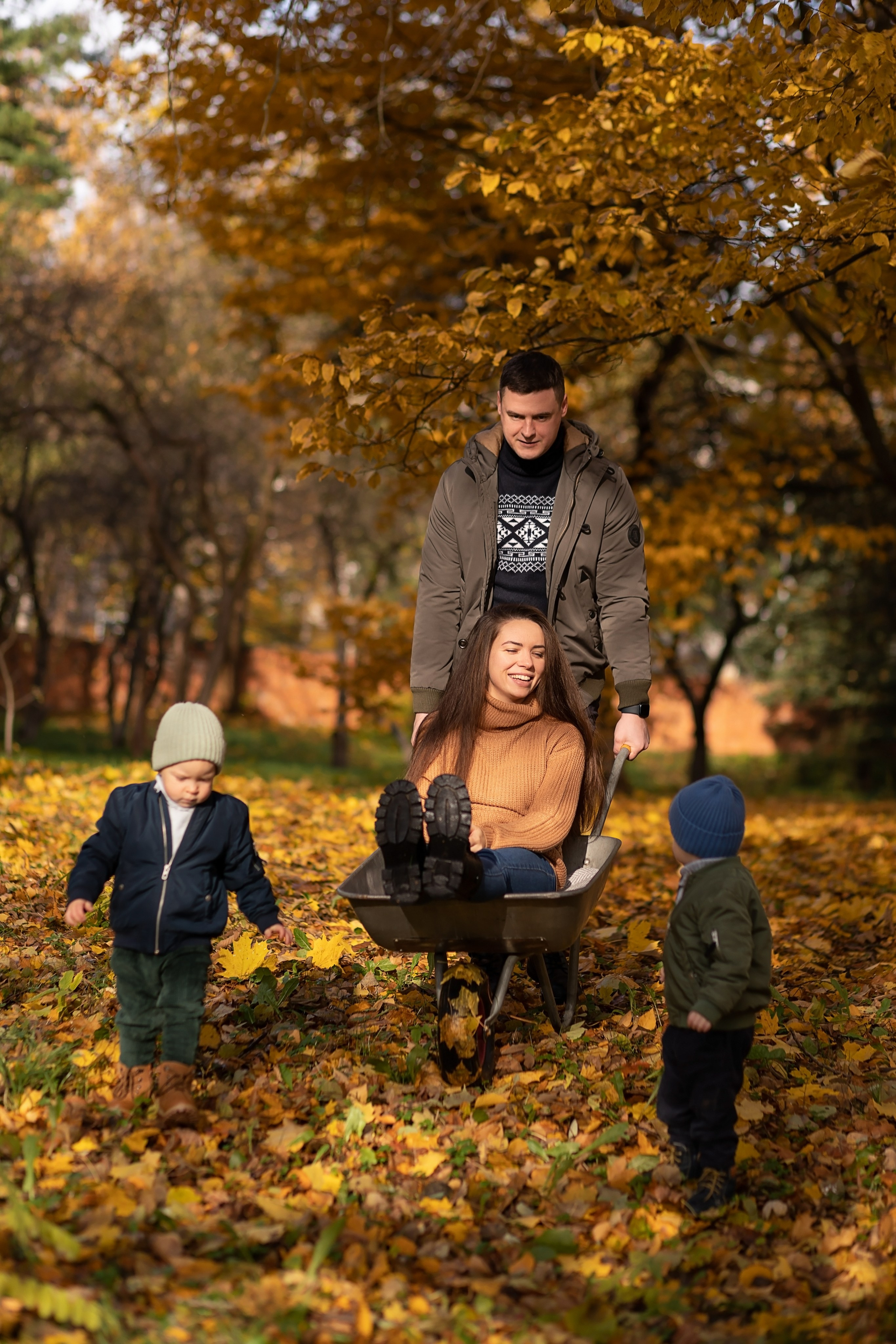 Дима, Настя, Даня, Тема. Главная