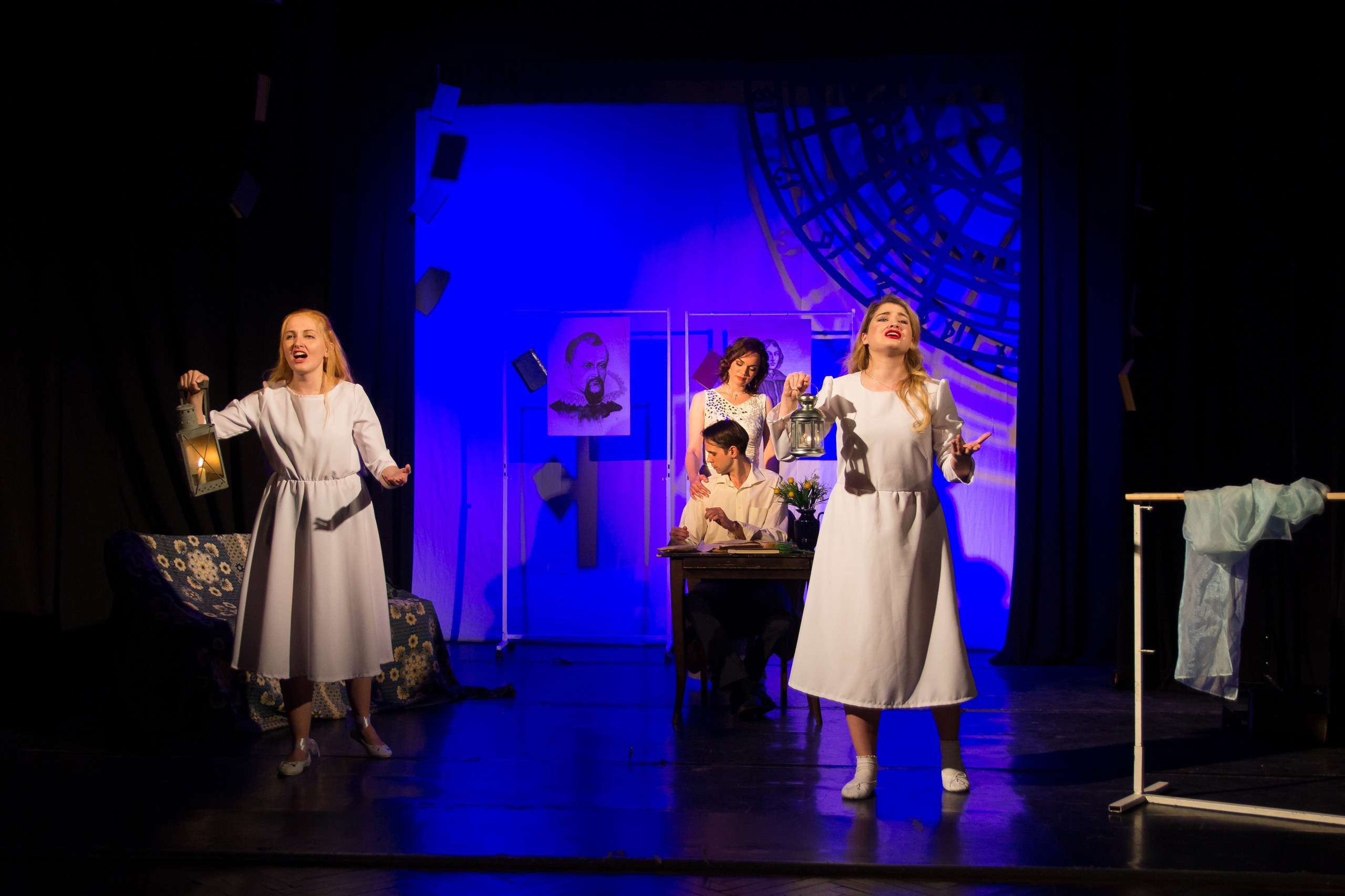 режиссёр - В.Сабельфельд, театр "Палитра", Дом Шрёдера