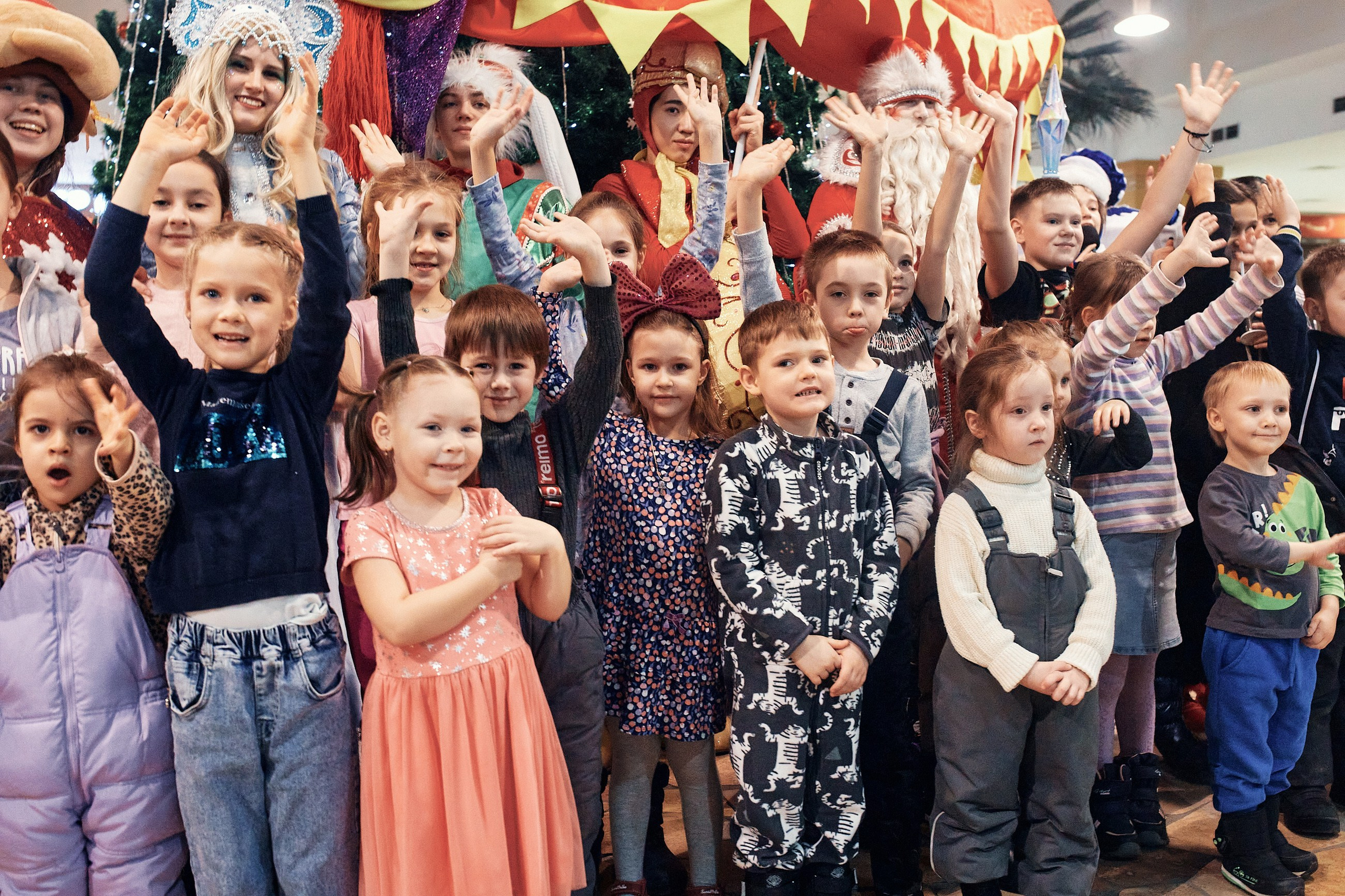 Детский новогодний праздник в ТЦ Июнь. Семейный и репортажной фотограф в Красноярске и Москве Виктор Бабинцев