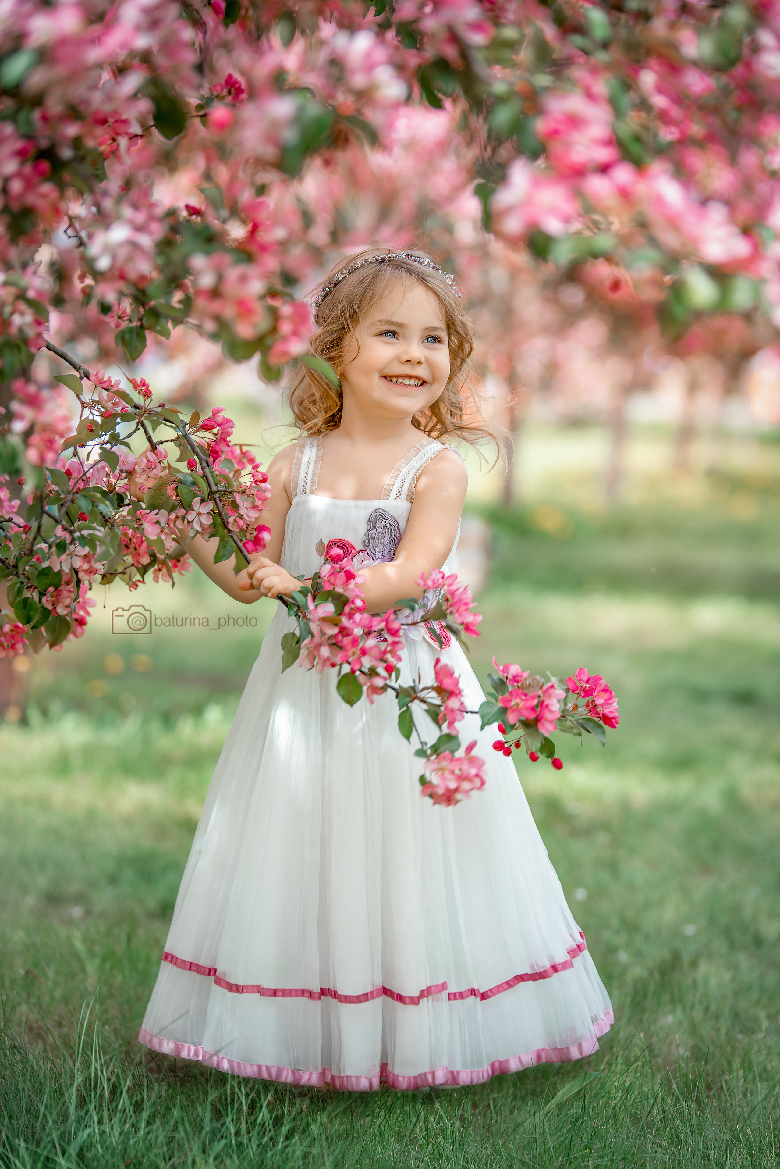фотосессия в цветущих яблонях г. Москва