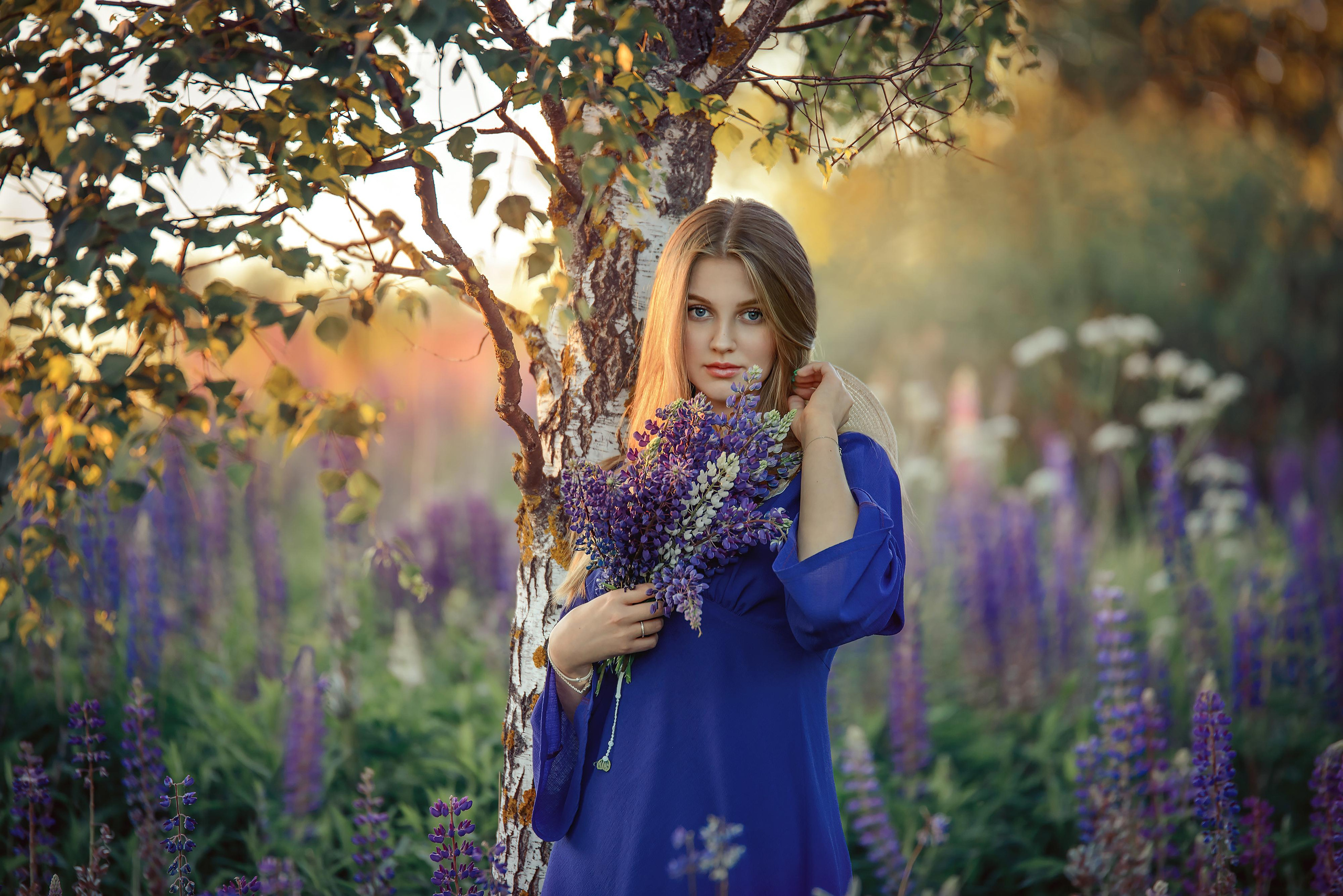 женский портрет в люпинах в Москве