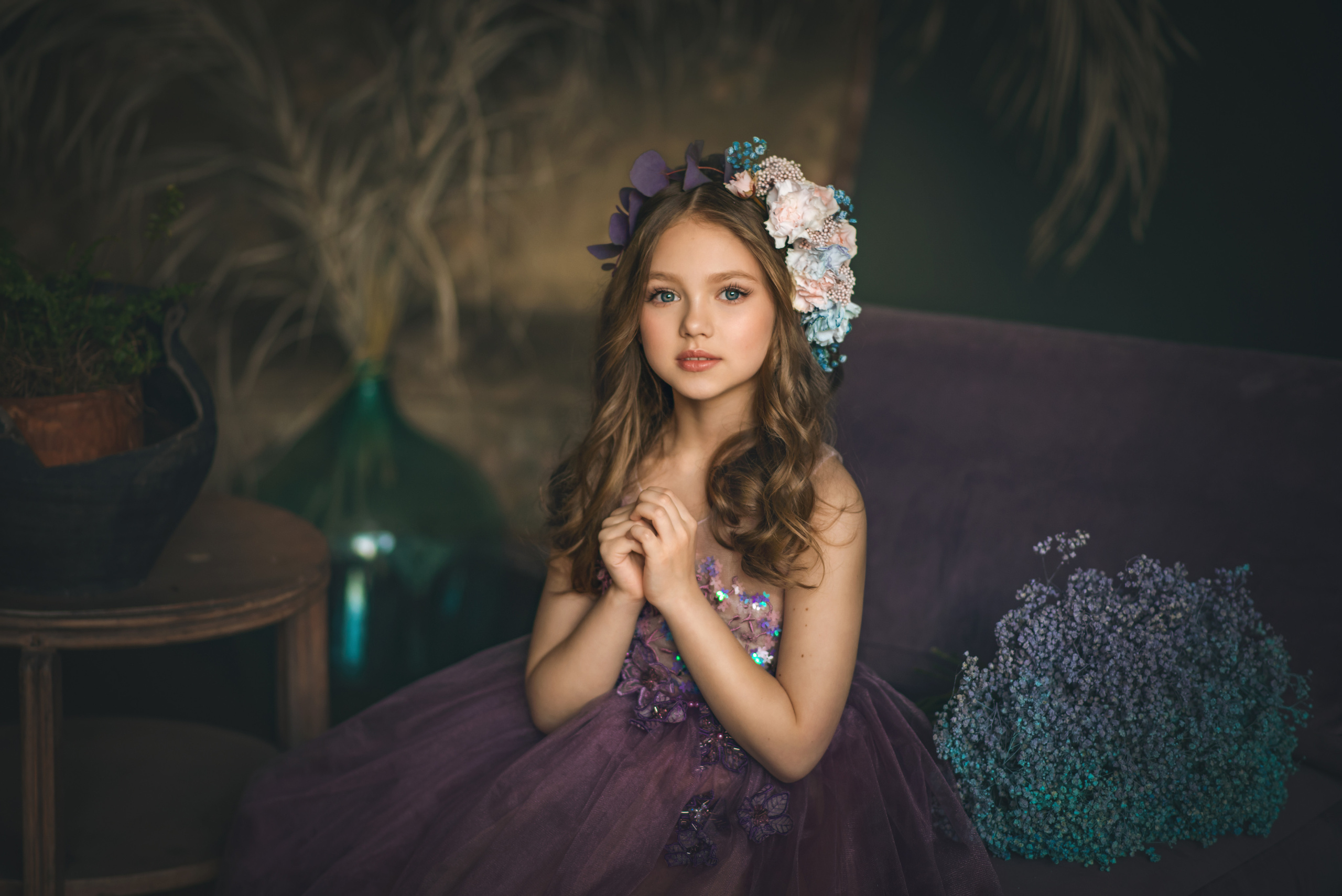 красивая девочка с цветами в волосах, фотопроект в москве