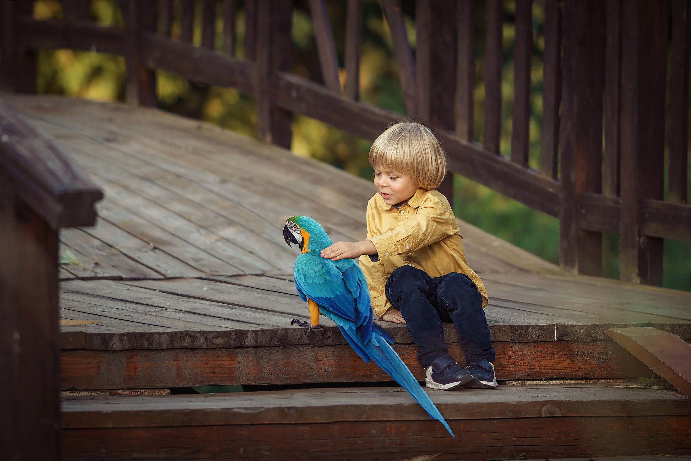 Фотосессия Алины, Милы и Ванечки с попугаем Арчи. Портретный Фотограф в Москве Юлия Батурина