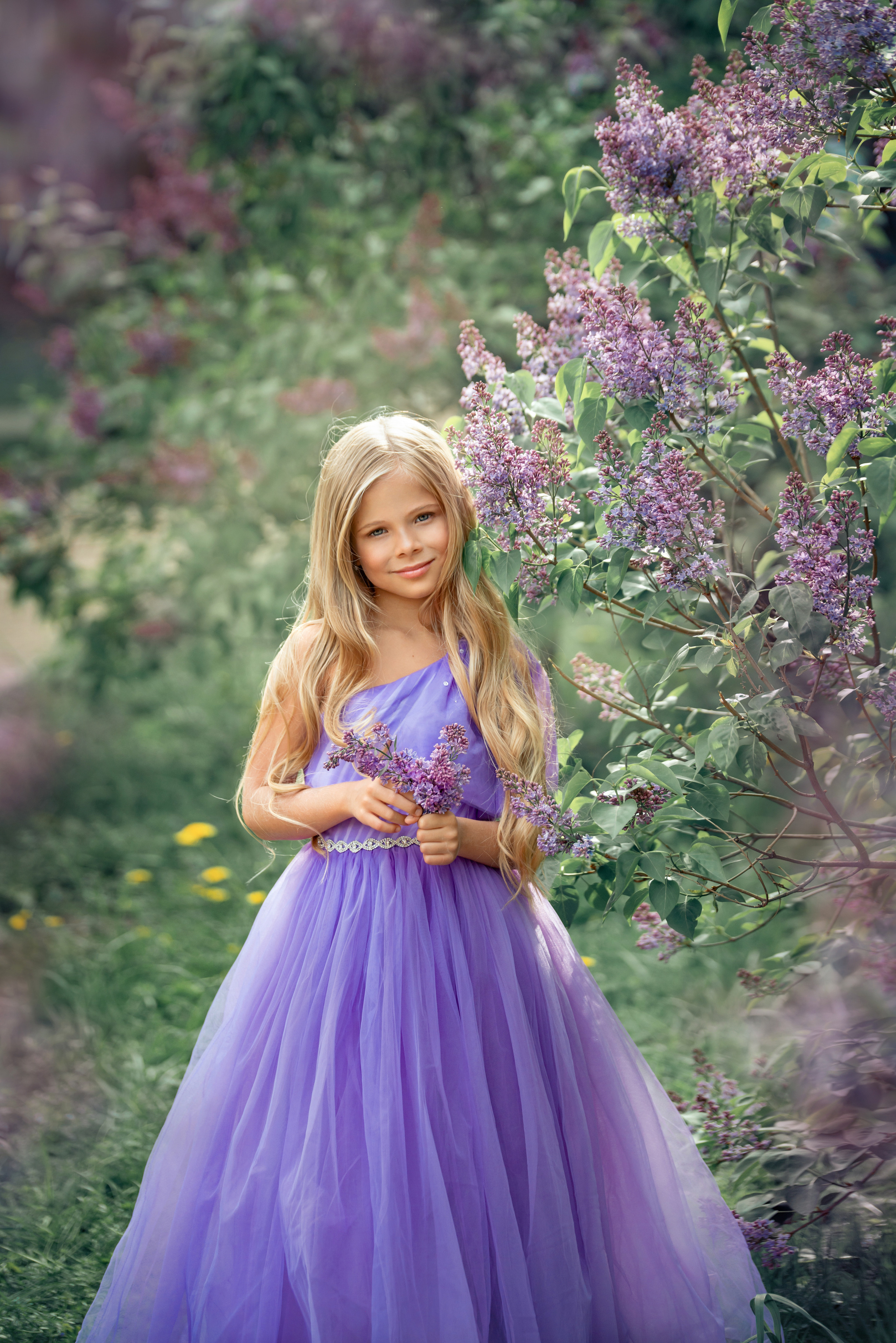 фото в сиреневом саду, детский фотограф Москва, сирень