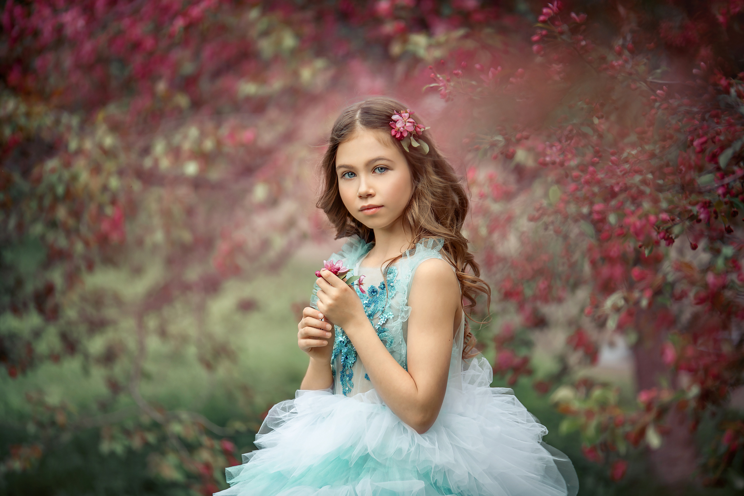 фотосессия в цветении г. Москва, девочка в цветах