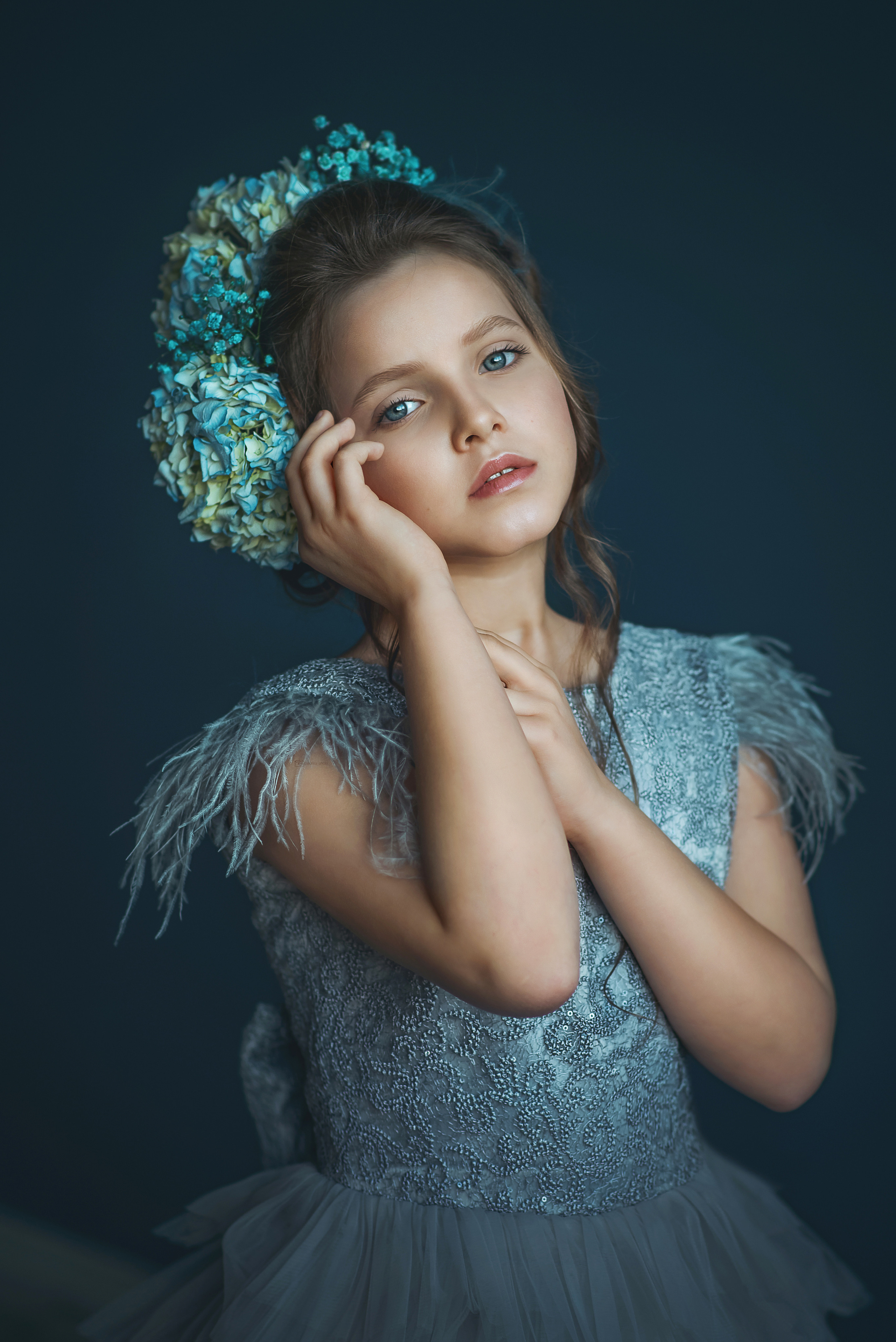 портрет девочки в москве с цветами