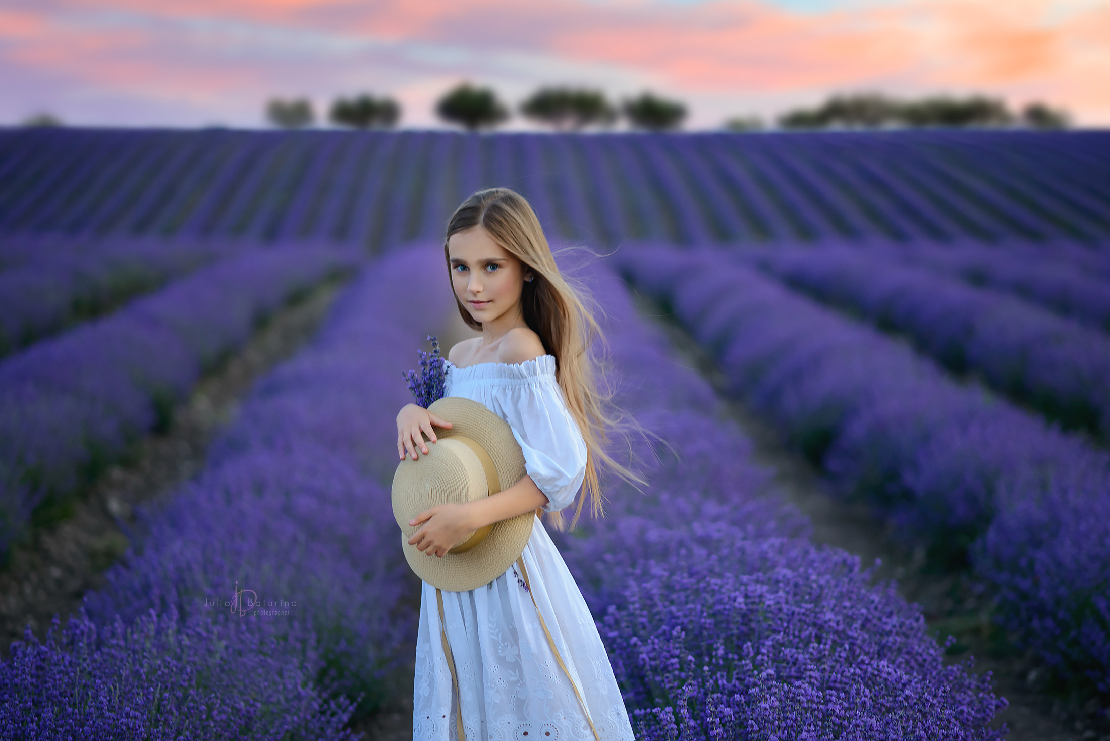 фотосессия в лаванде в Москве, женский портрет
