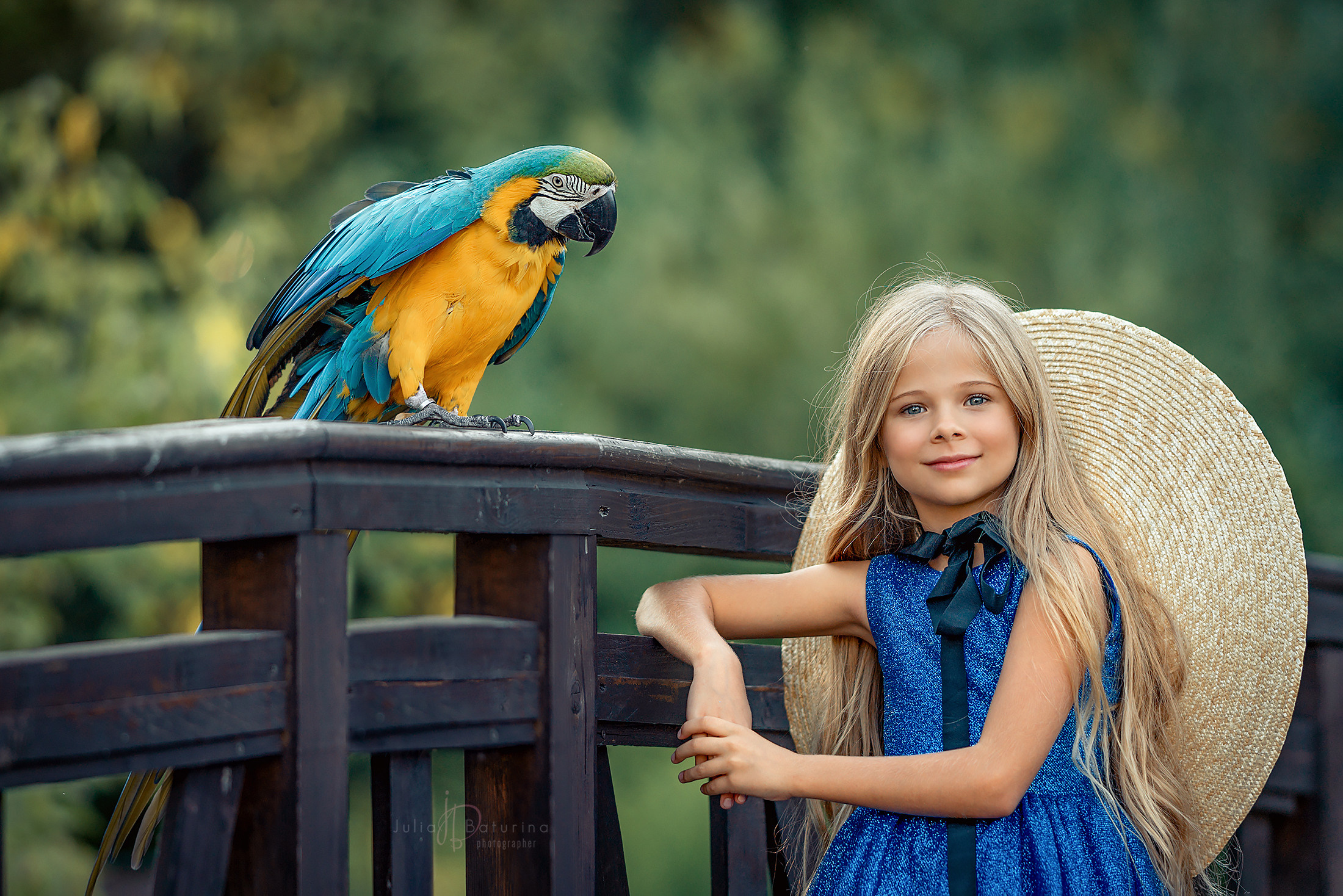 Фотосессия Алины, Милы и Ванечки с попугаем Арчи. Портретный Фотограф в Москве Юлия Батурина