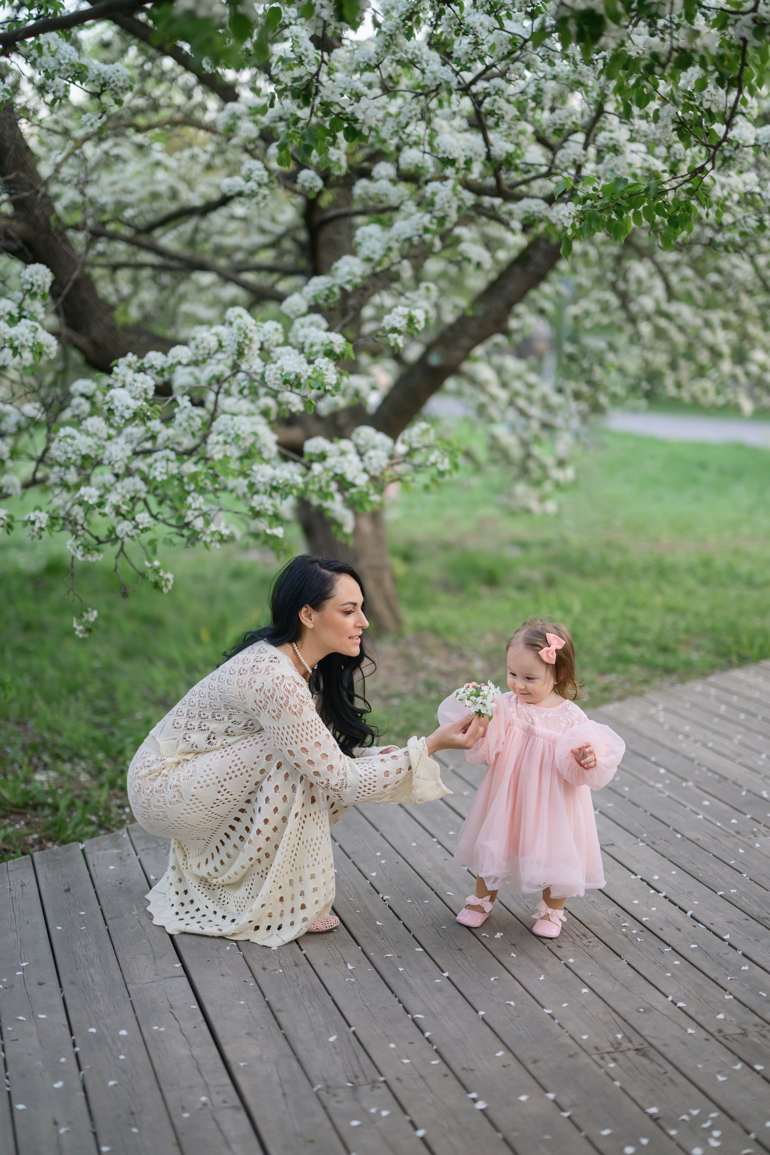 Алиса и Мария. Фотосессия в цветении в парке Музеон. Semerlina.ru