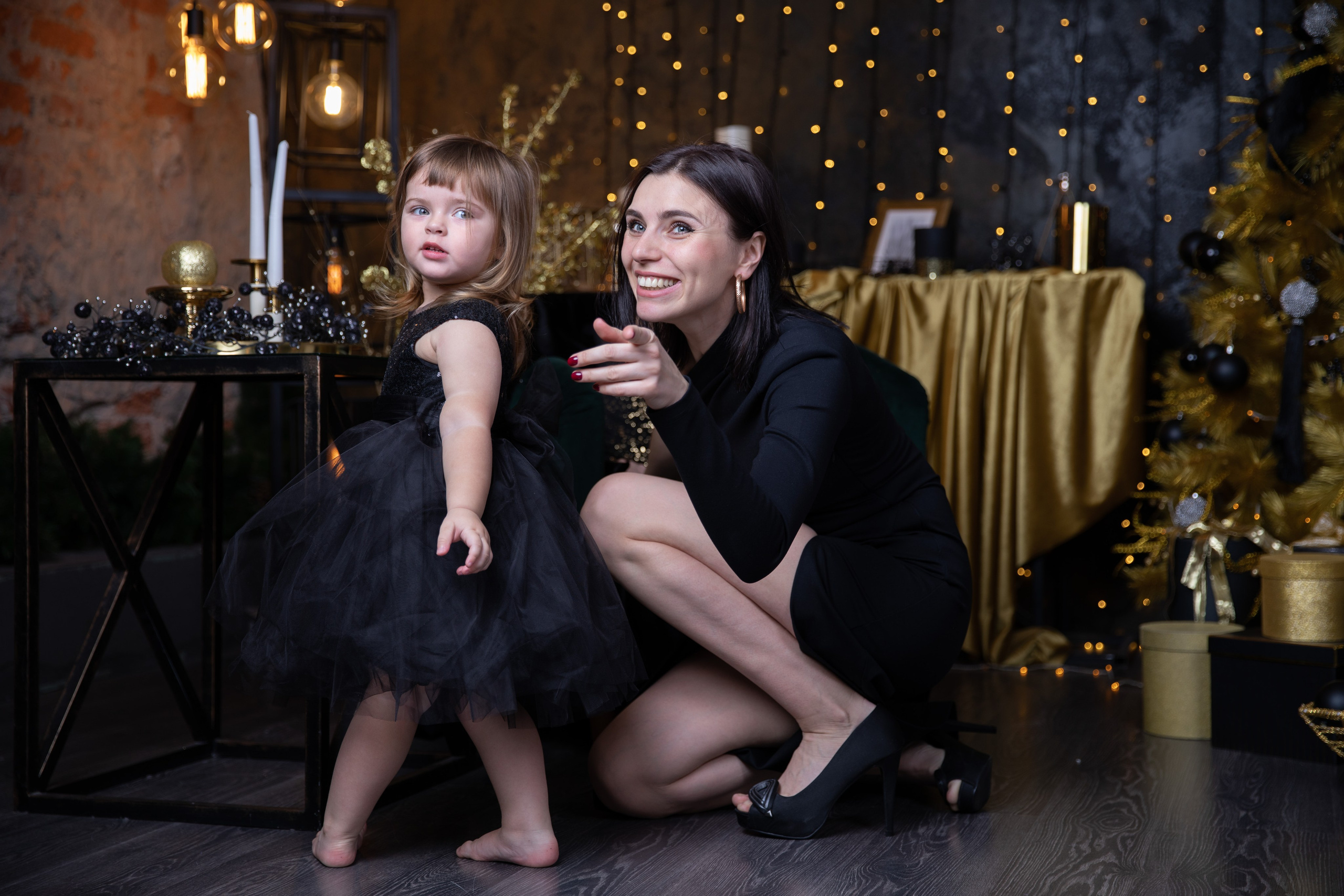 Mother and daughter at the New Year's photo shoot in the studio. Professional family, children, fashion, event and wedding photographer in Portugal.