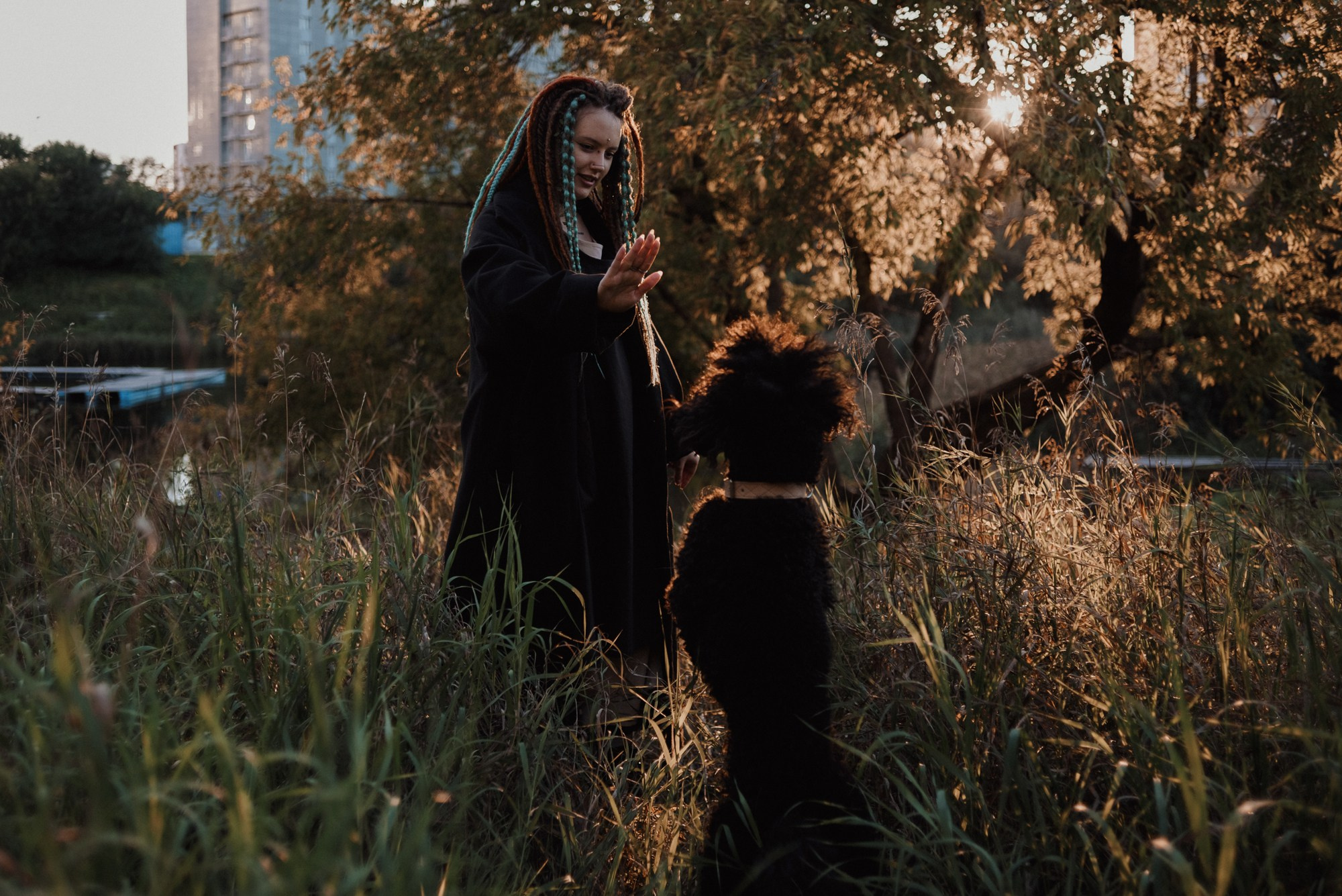 Фотосессия пары с собакой в Тюмени — Стася, Кирилл и Каренин. Портретный фотограф Тюмень Дарья Мустафина