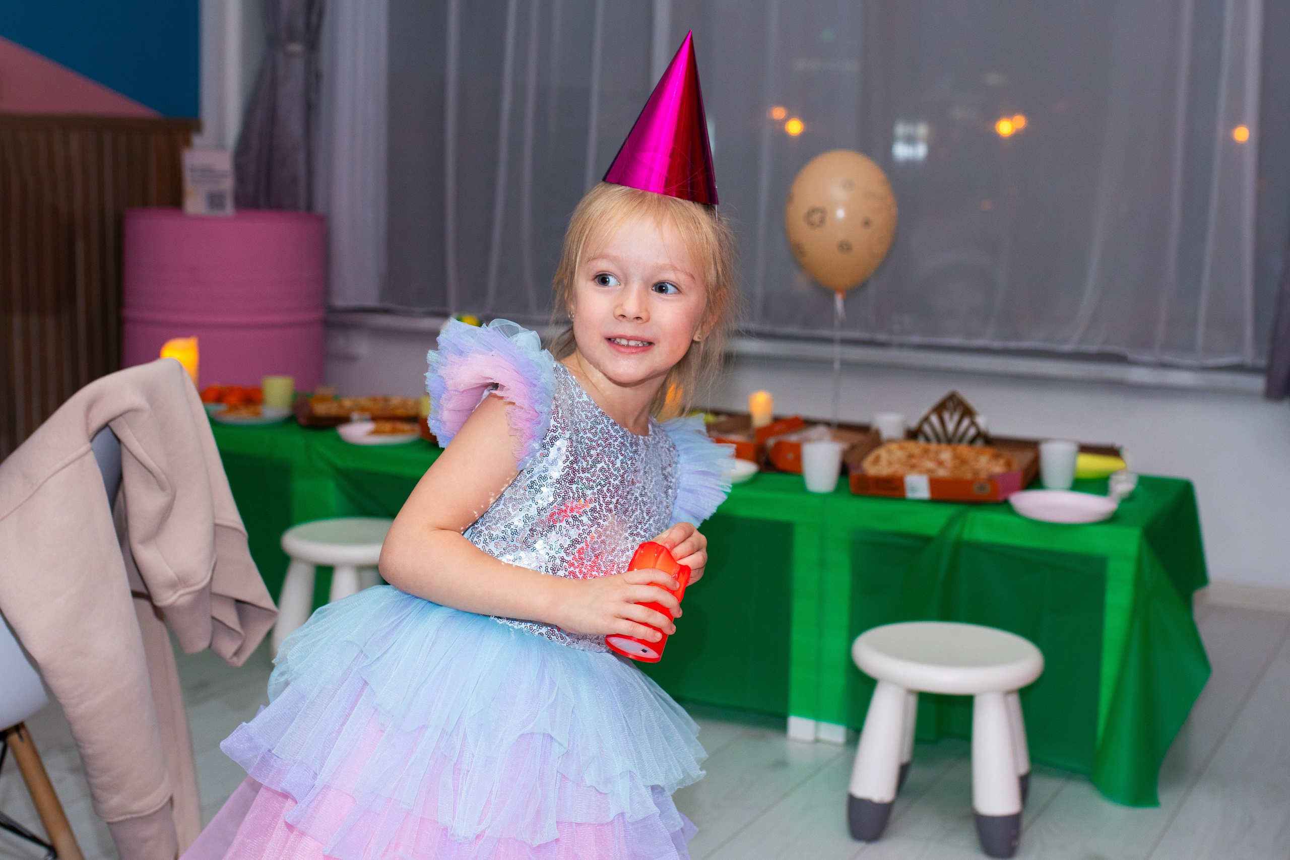 Гринч или как выключили свет в лофте вечером) атмосферные фото детского праздника со свечами и фонариками. Фотограф в Новосибирске Ася Зверева