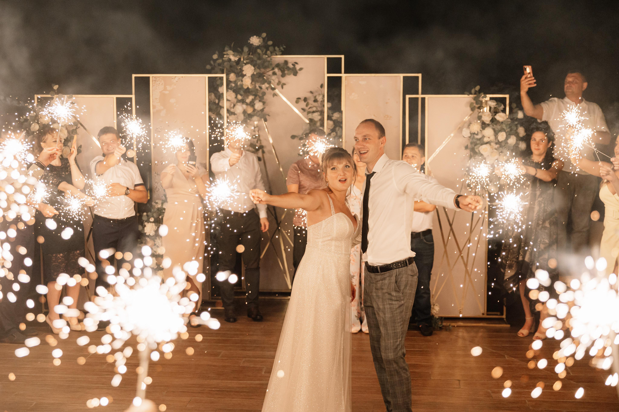 Банкет в Белом парусе. Второй этаж. Свет на свадьбу Нижний Новгород Friends Rent