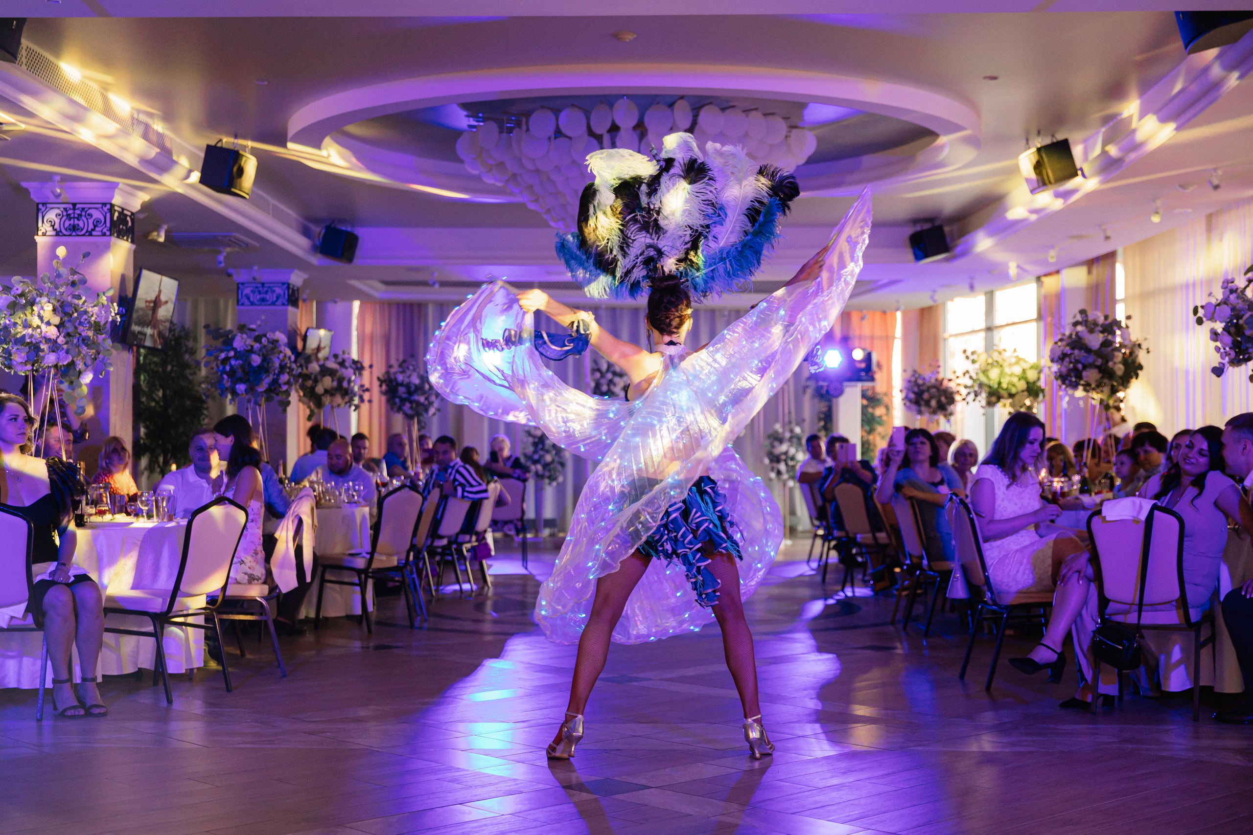 Банкет в Белом парусе. Второй этаж. Свет на свадьбу Нижний Новгород Friends Rent